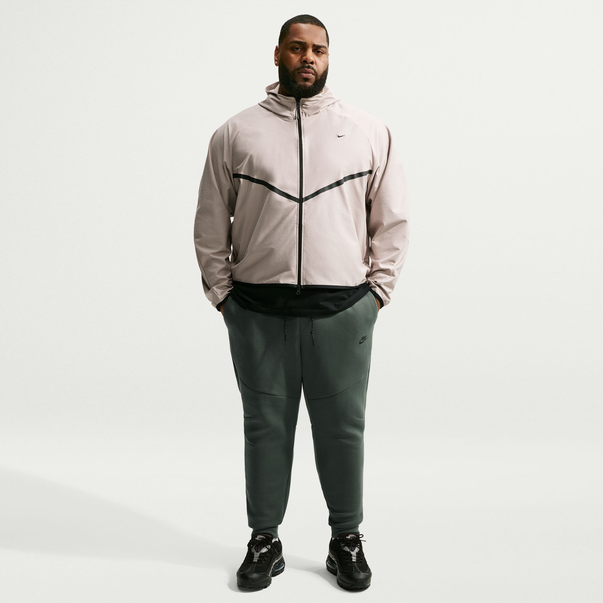 Nike Sportswear Sporthose »M NK TCH FLC JGGR«  mit schmalem Schnitt, aus Baumwollmischung