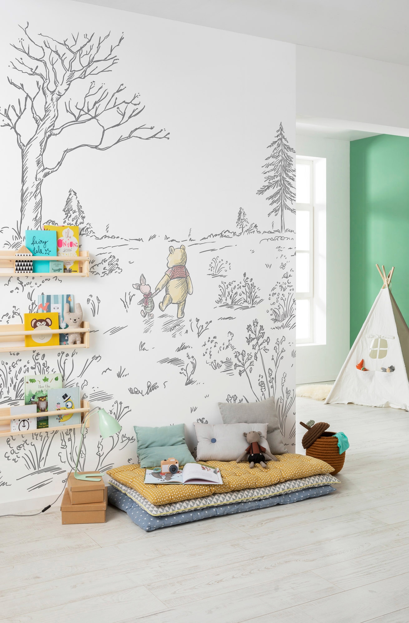 Komar Vliestapete »Digitaldruck Vlies - Winnie the Pooh Walk - Größe 200 x 280 cm«, bedruckt, Kinderzimmer