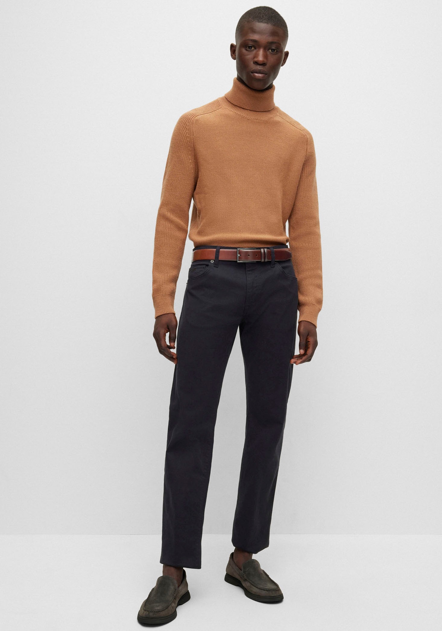 BOSS Ledergürtel »Carmello« aus gegerbtem Leder mit HUGO BOSS Logo-Prägung auf Metallschliesse