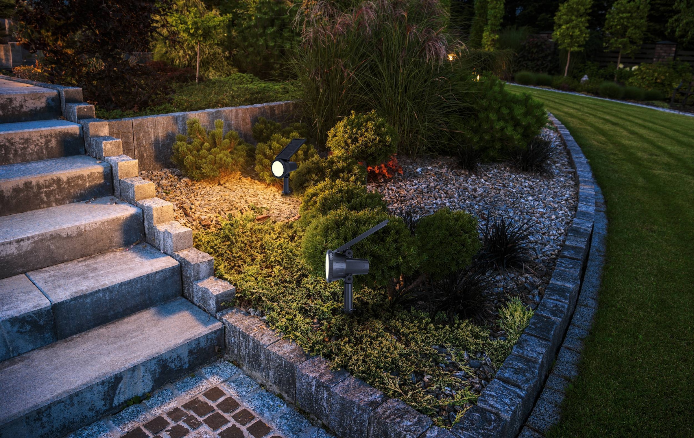 EGLO LED Solarleuchte »Sambuco Solarlampe, Außenlampe, Erdspieß, Gartenstrahler, Kunststoff« LED-Modul 1 Stk. RGB | Warmweiß Solarleuchte - L17,5 x B10 x H37,5 cm - schwarz - 3W inkl.