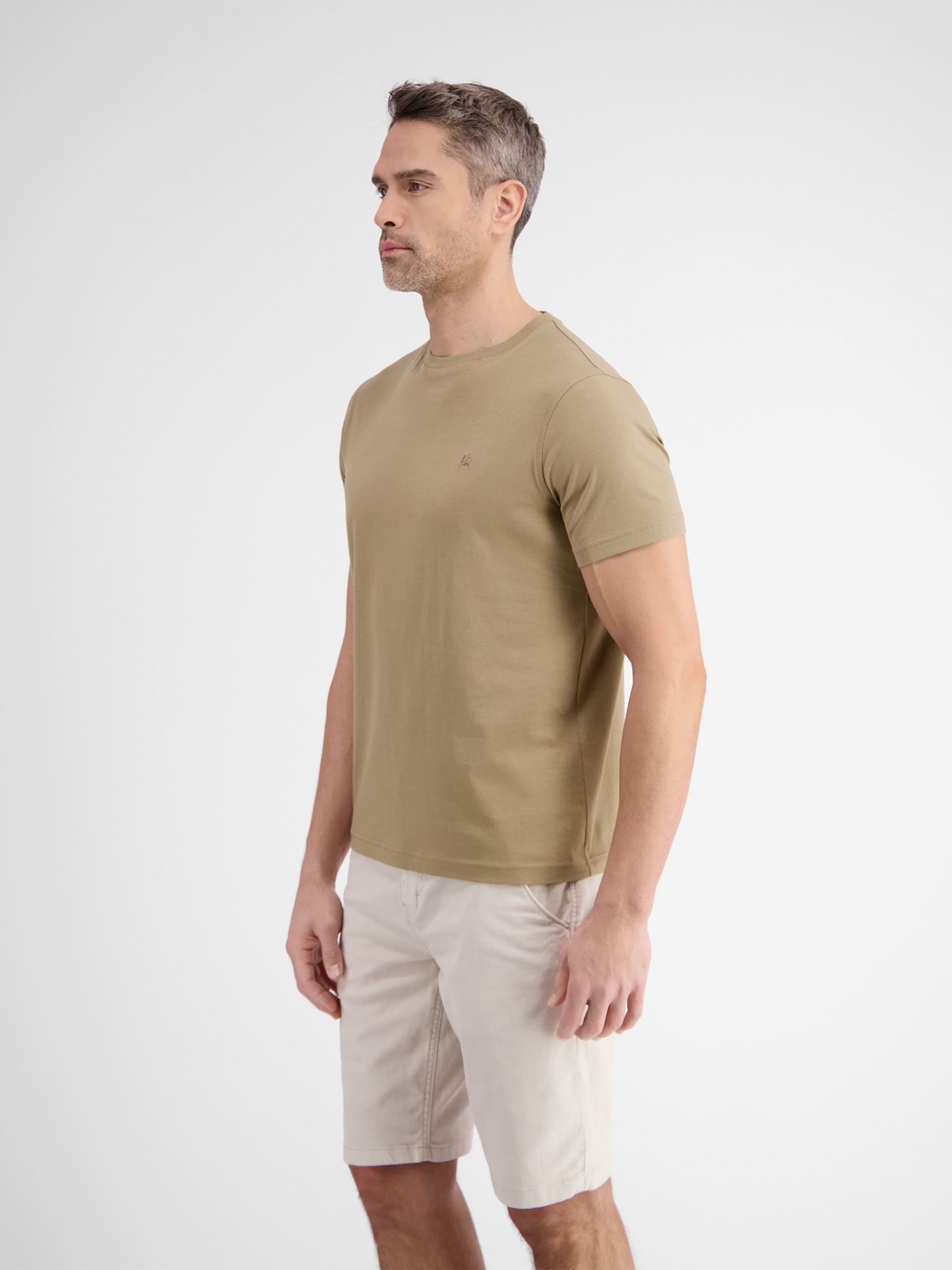 LERROS T-Shirt »LERROS Unifarbenes Basic T-Shirt mit Logostitch«