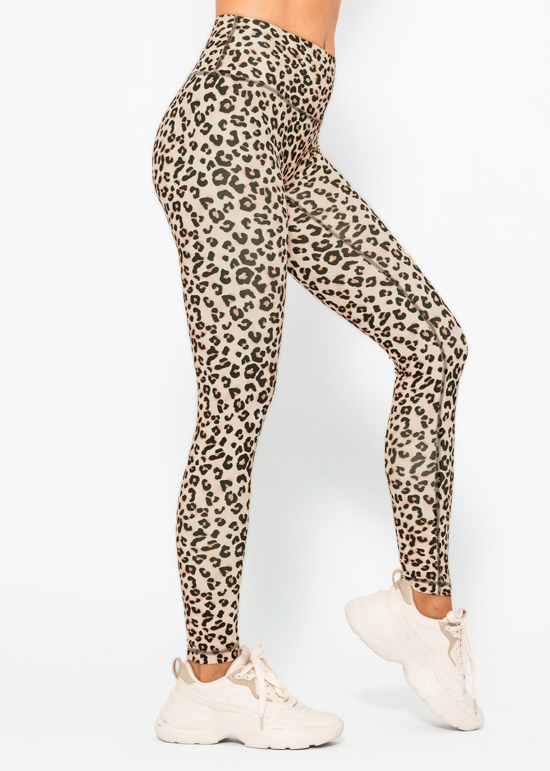 SASSYCLASSY Leggings »High Waist Sportleggings mit Leo-Print«  Softe Leggings mit elastischem Bund und verdeckter Gesäßstasche
