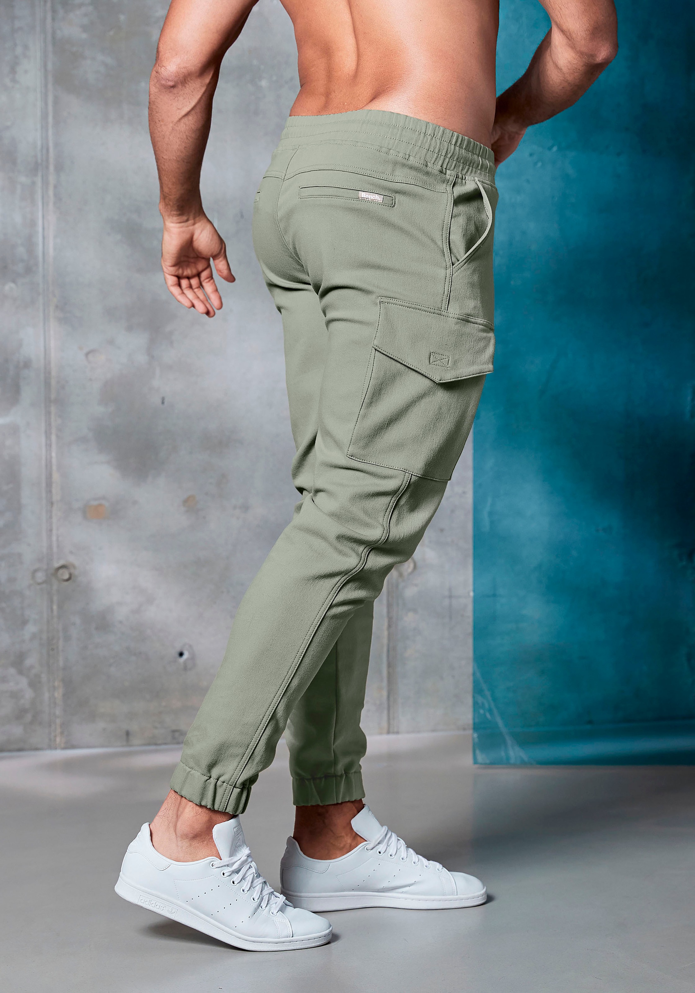 Bench. Jogger Pants, aus bequemer, elastischer Qualität