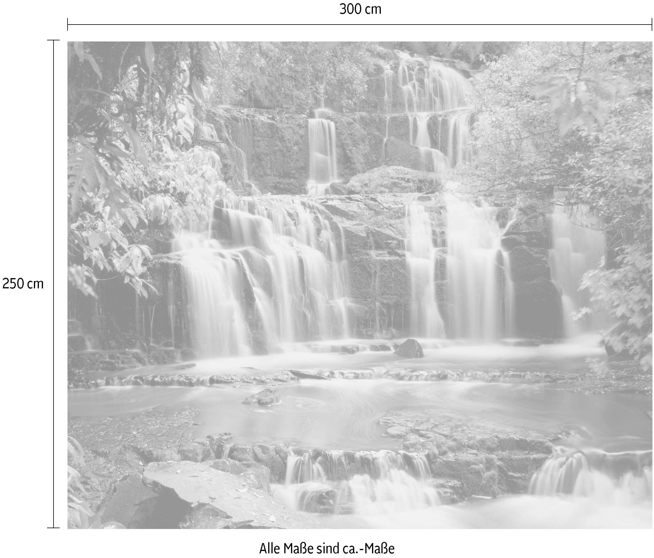 Komar Vliestapete »Digitaldruck Vlies - Pura Kaunui Falls - Größe 300 x 250 cm«, bedruckt, Wohnzimmer, Schlafzimmer