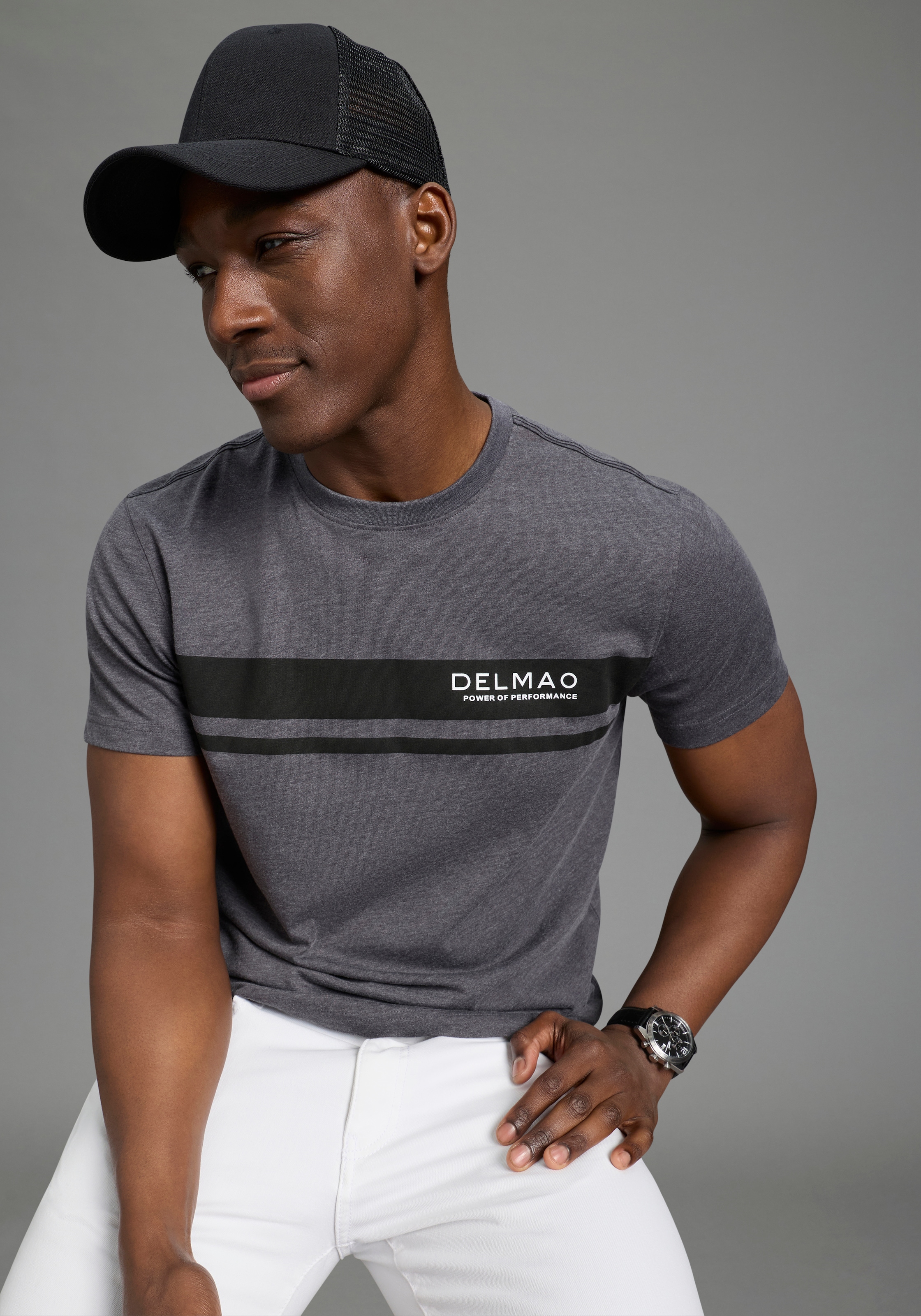 DELMAO Rundhalsshirt »Neue Kollektion!« Kurzarm, mit Rundhalsausschnitt, normale Passform, Casual-Stil