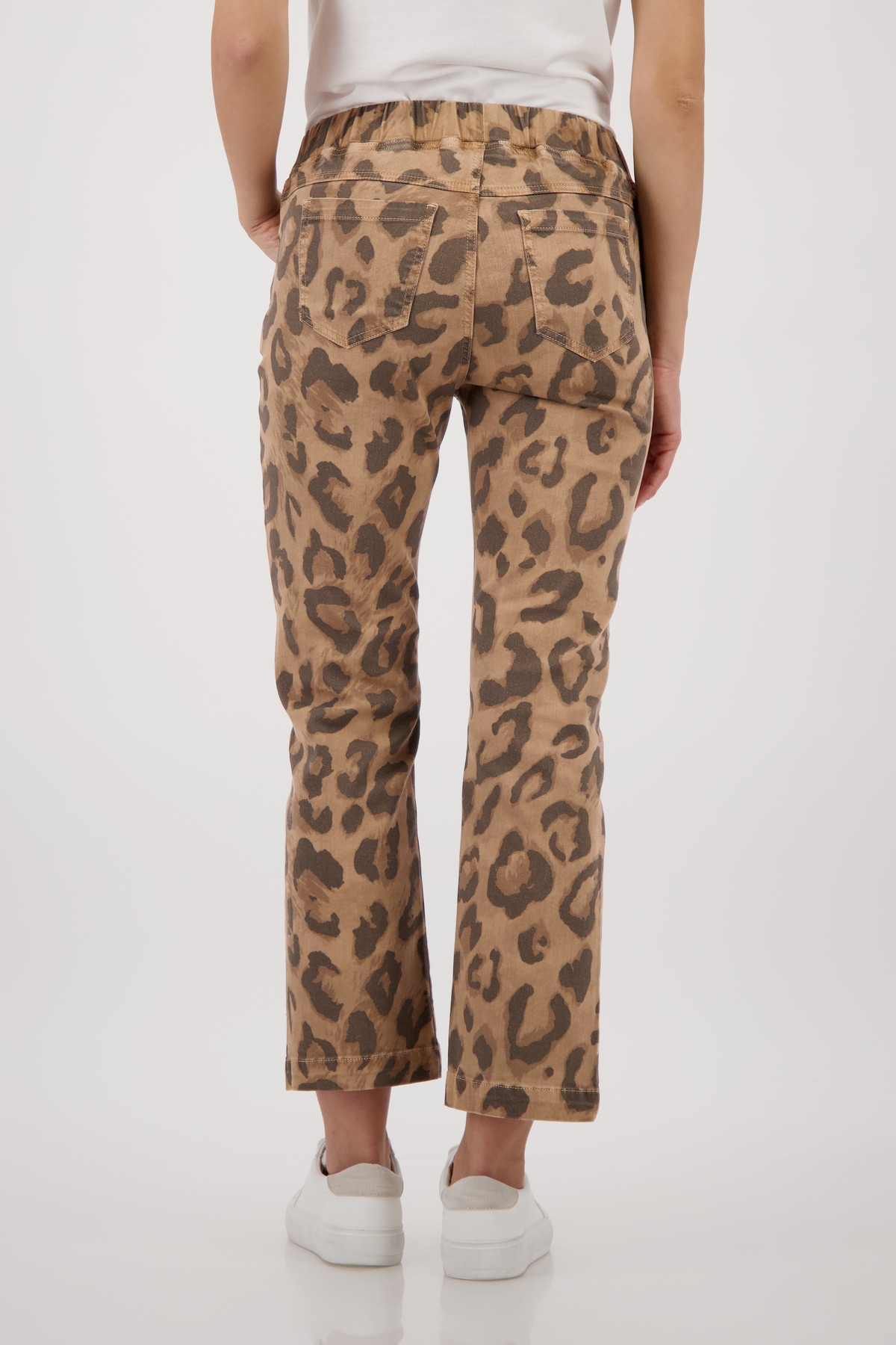 Monari Jogger Pants »Leo allover 70cm«  Regular fit mit Leo-Print