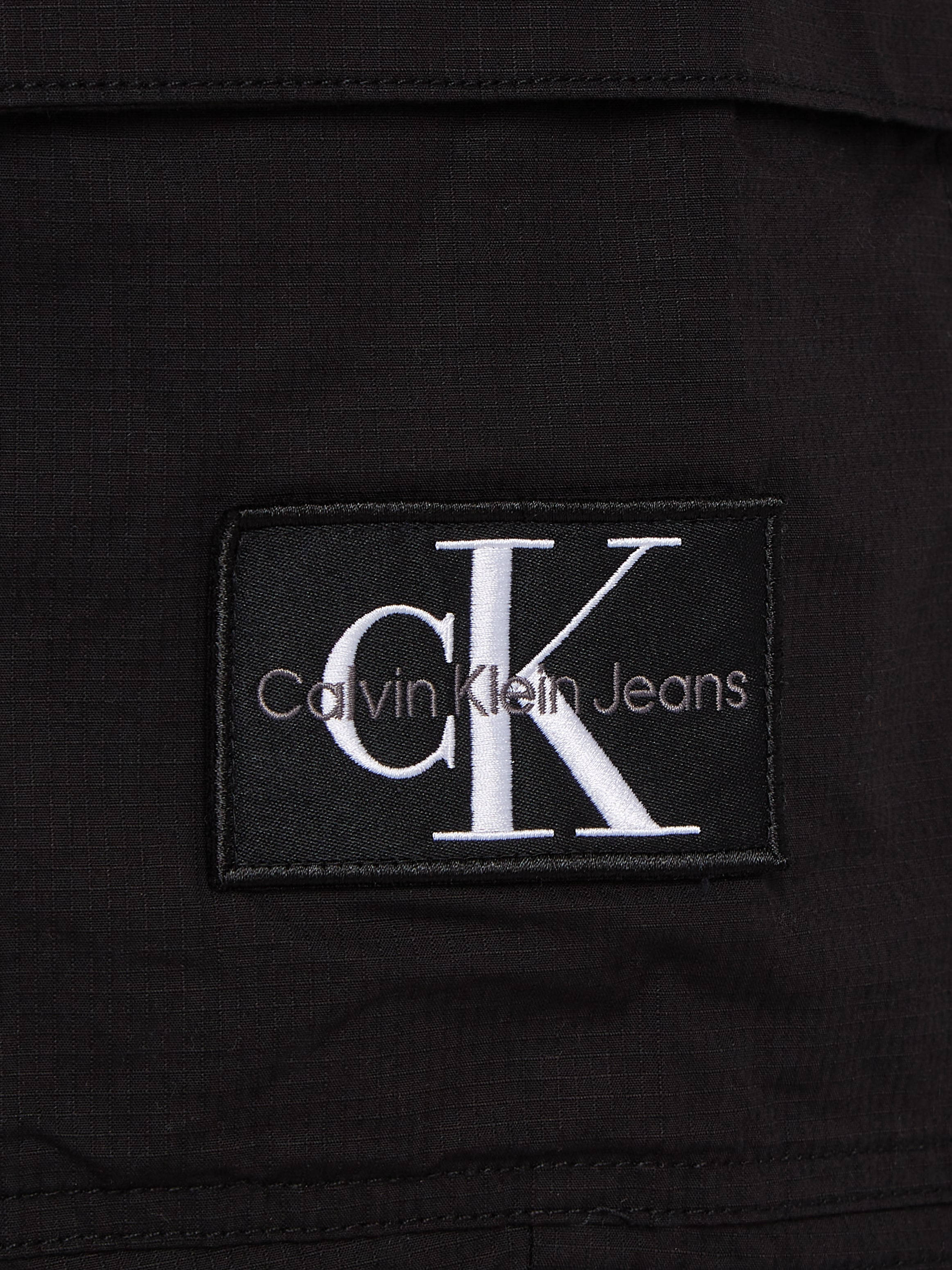 Calvin Klein Jeans Sweatshorts »WASHED CARGO SHORT«, mit Logopatch