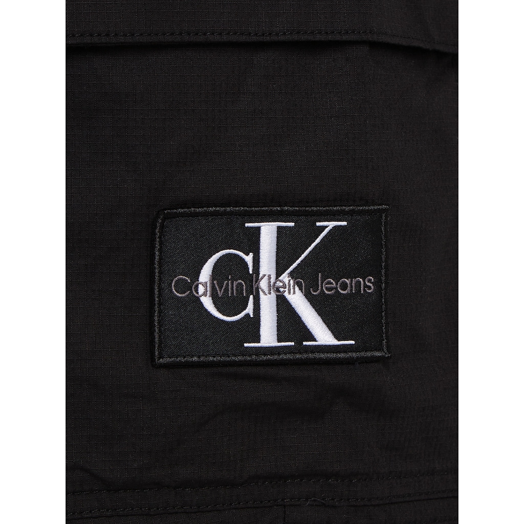 Calvin Klein Jeans Sweatshorts »WASHED CARGO SHORT«, mit Logopatch