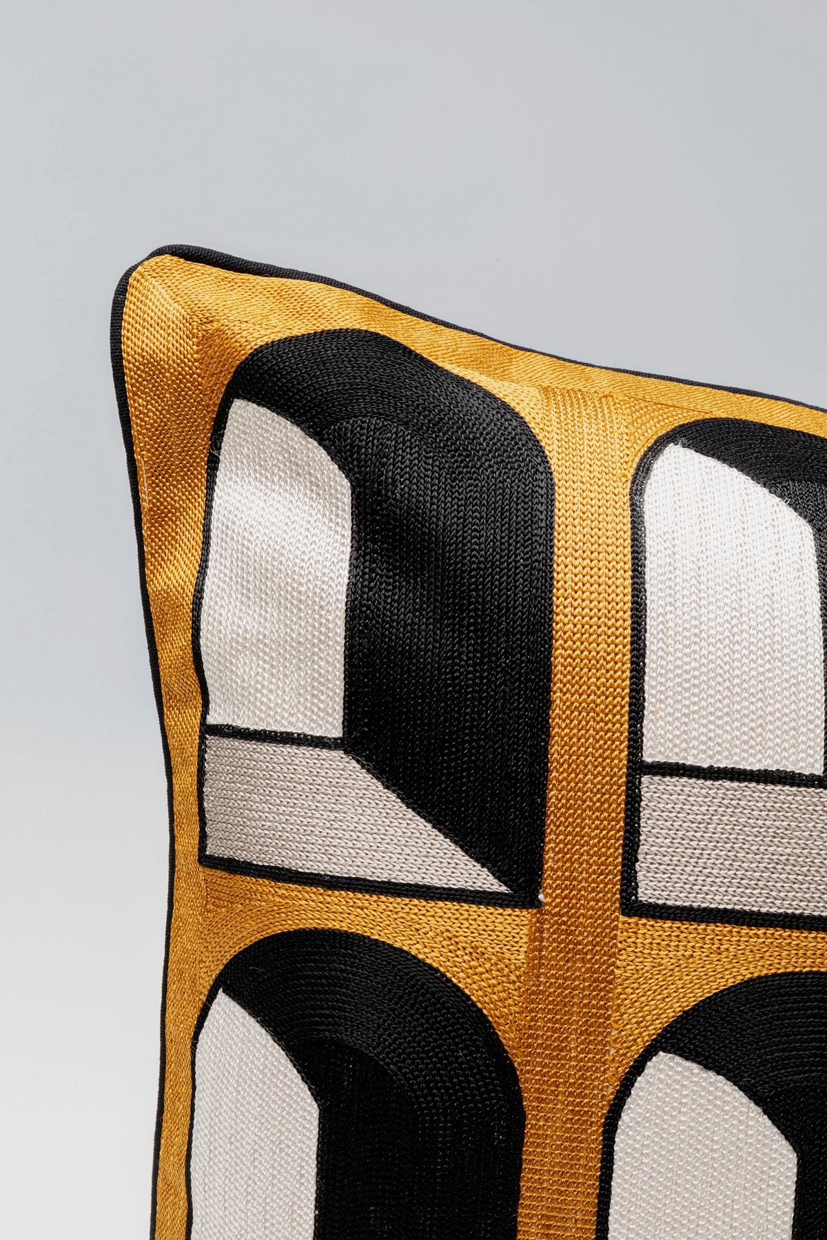 Kare Design Dekokissen »Coloseo, Kissenhülle mit Füllung, 50x50 cm« stützt Kopf und Nacken angenehm und sorgt für erholsamen Schlaf