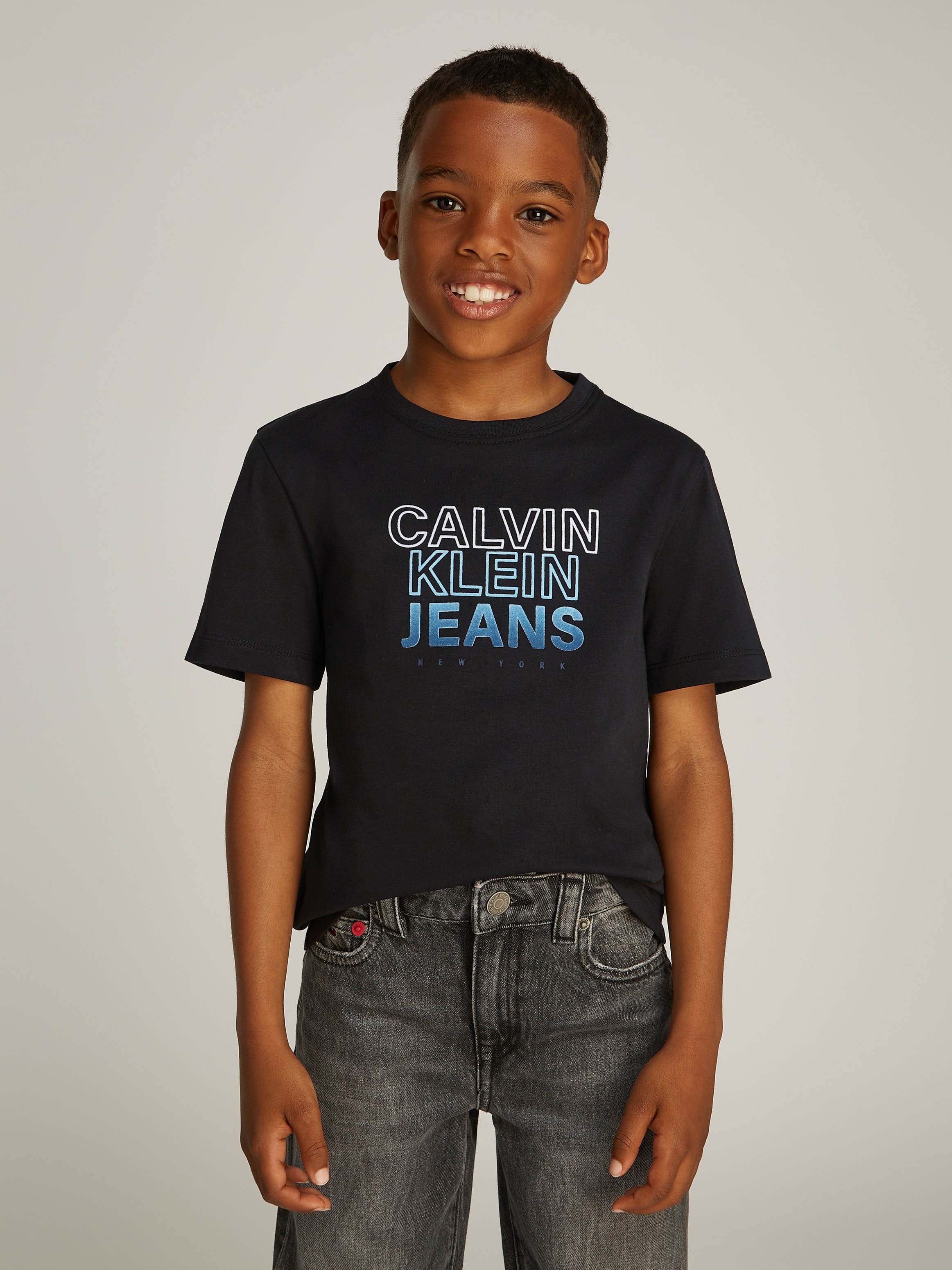 Calvin Klein Jeans Rundhalsshirt »GRADIENT FLOCK LOGO SS T-SHIRT«, für Kinder bis 16 Jahre mit Logoprägung