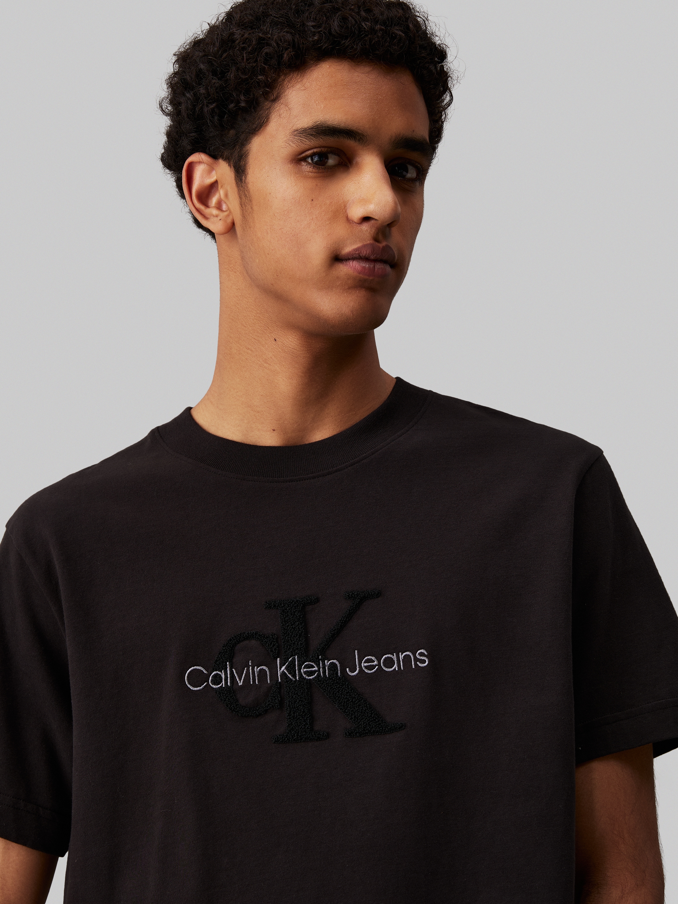 Calvin Klein Jeans T-Shirt »CHENILLE MONOLOGO TEE«, mit Logostickerei