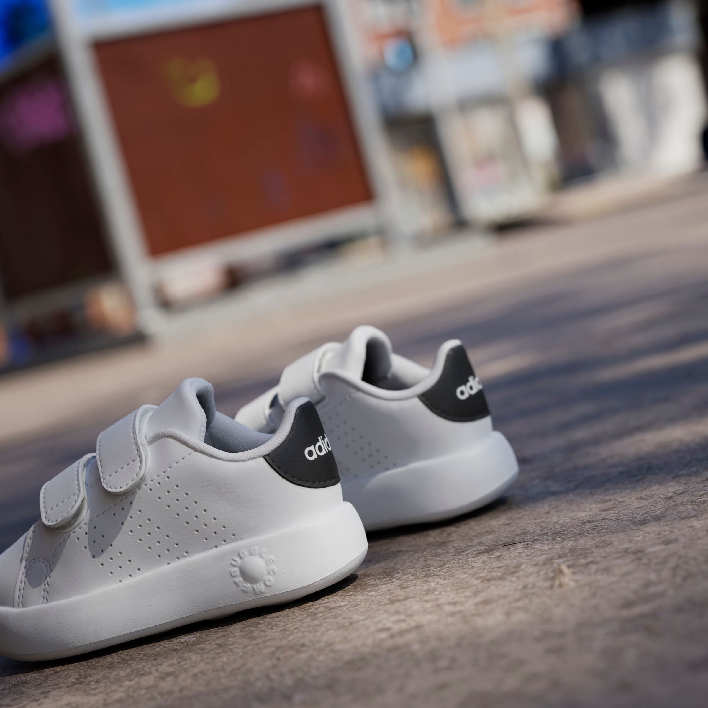 adidas Sportswear Klettschuh »ADVANTAGE KIDS«, Design auf den Spuren des adidas Stan Smith, für Kinder