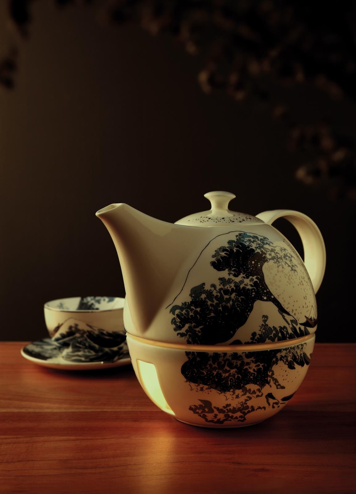 Goebel Teekanne »Teekanne mit Stövchen Katsushika Hokusai - Die große Welle 1,2 l bunt« 1 Stk. tlg. Handwäsche wird empfohlen