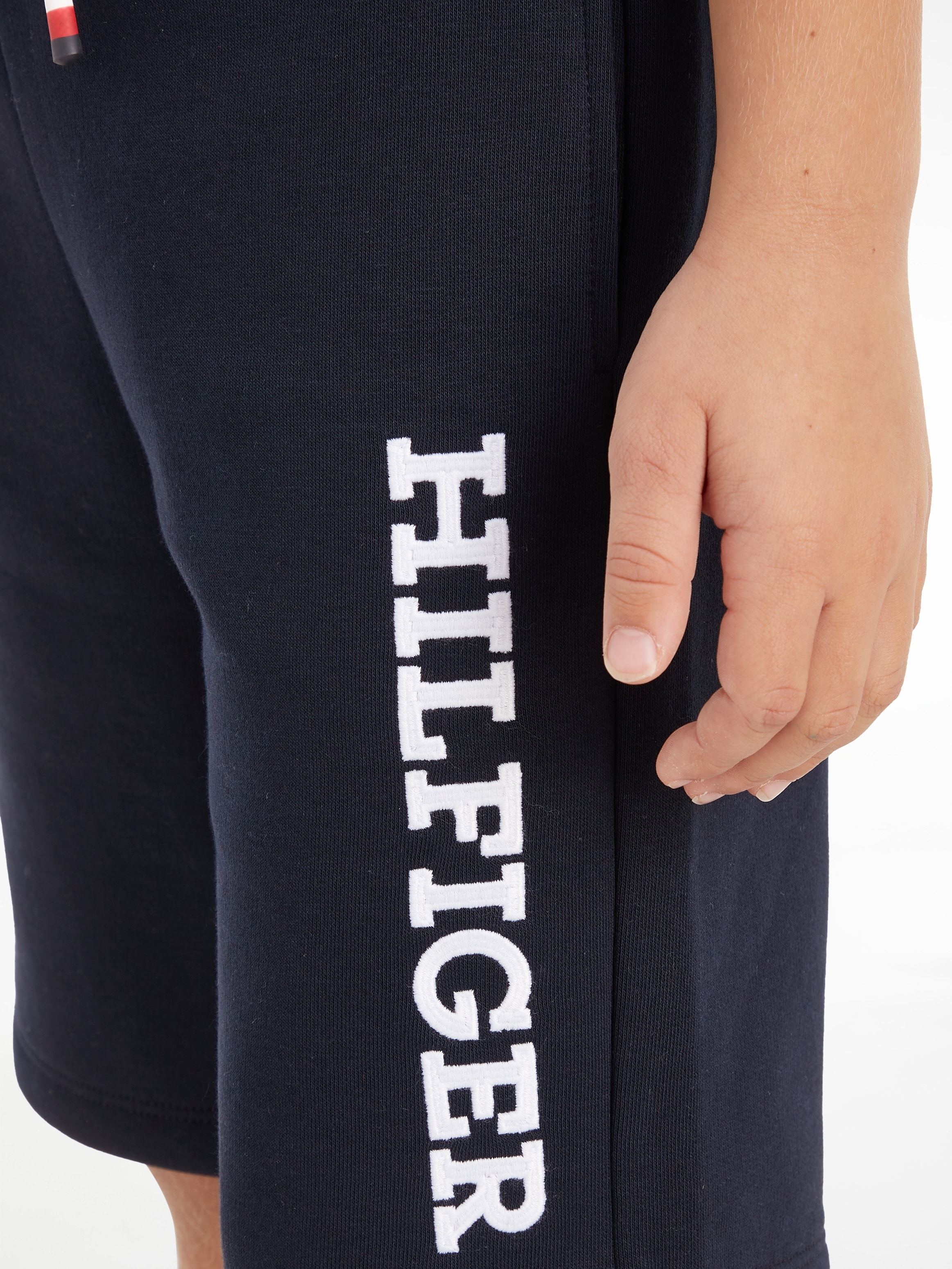 Tommy Hilfiger Sweatshorts »MONOTYPE SWEATSHORTS«, mit modischem  Logoschriftzug bestellen bei OTTO