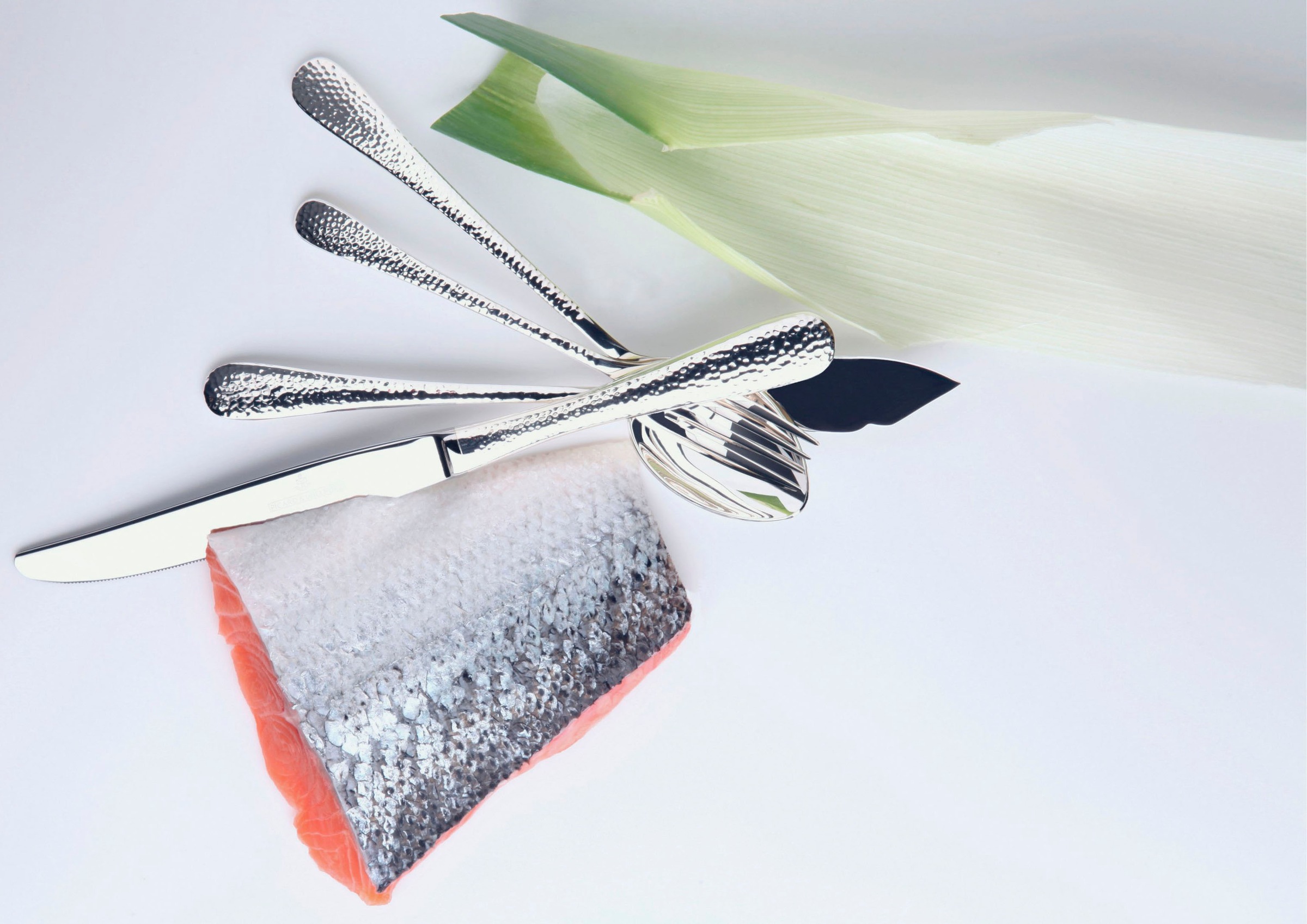 Picard & Wielpütz Solingen Besteck-Set »MIA«, (Set, 30 tlg.), Hammerschlag-Optik, im Geschenk-Karton