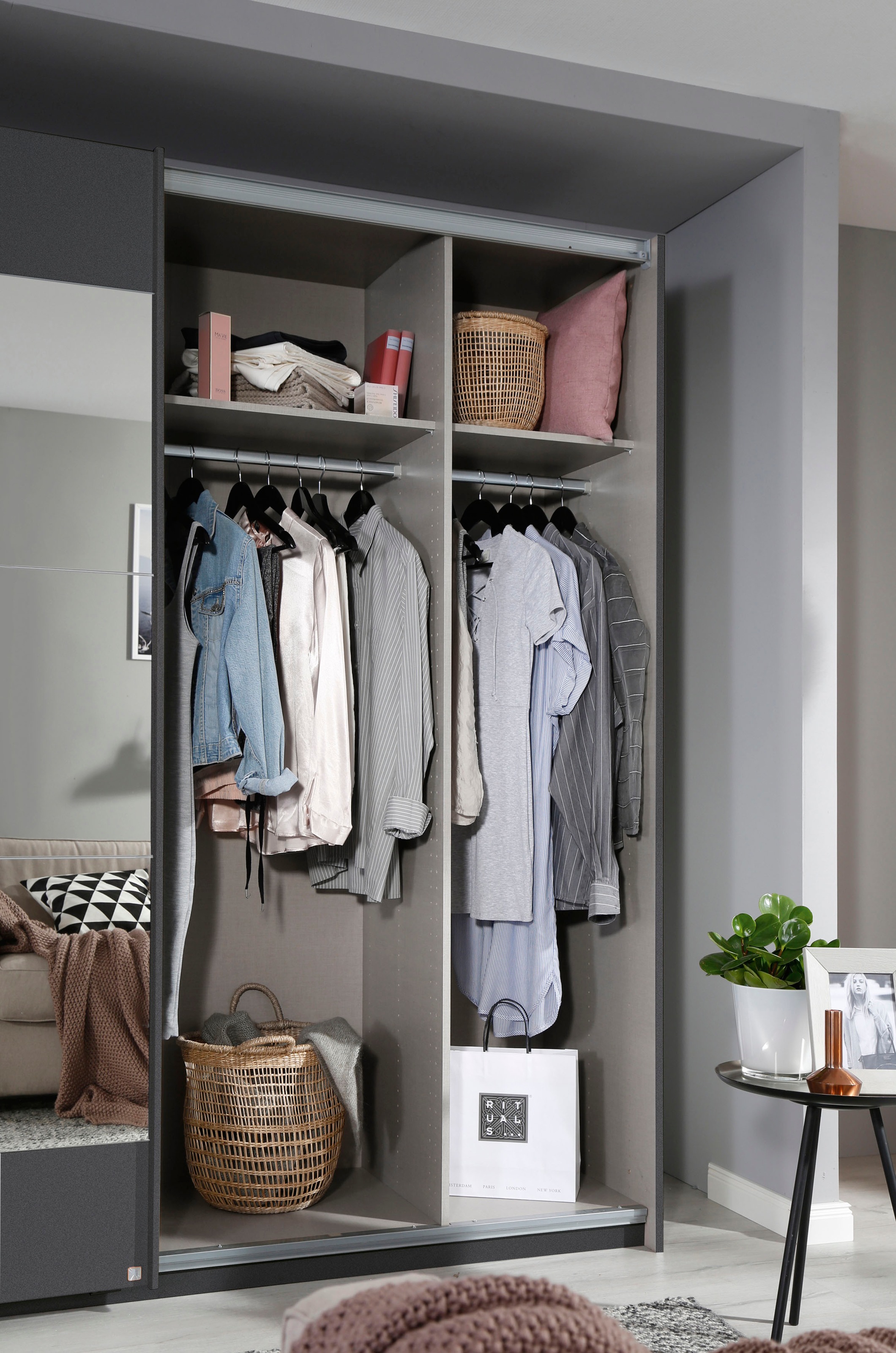 rauch Schwebetürenschrank »Kleiderschrank Schrank Garderobe Wäscheschrank Ankleide MALIBU« in 5 Breiten, Höhe 210 cm,  mit großflächigen Türen, großzügiger Stauraum MADE IN GERMANY