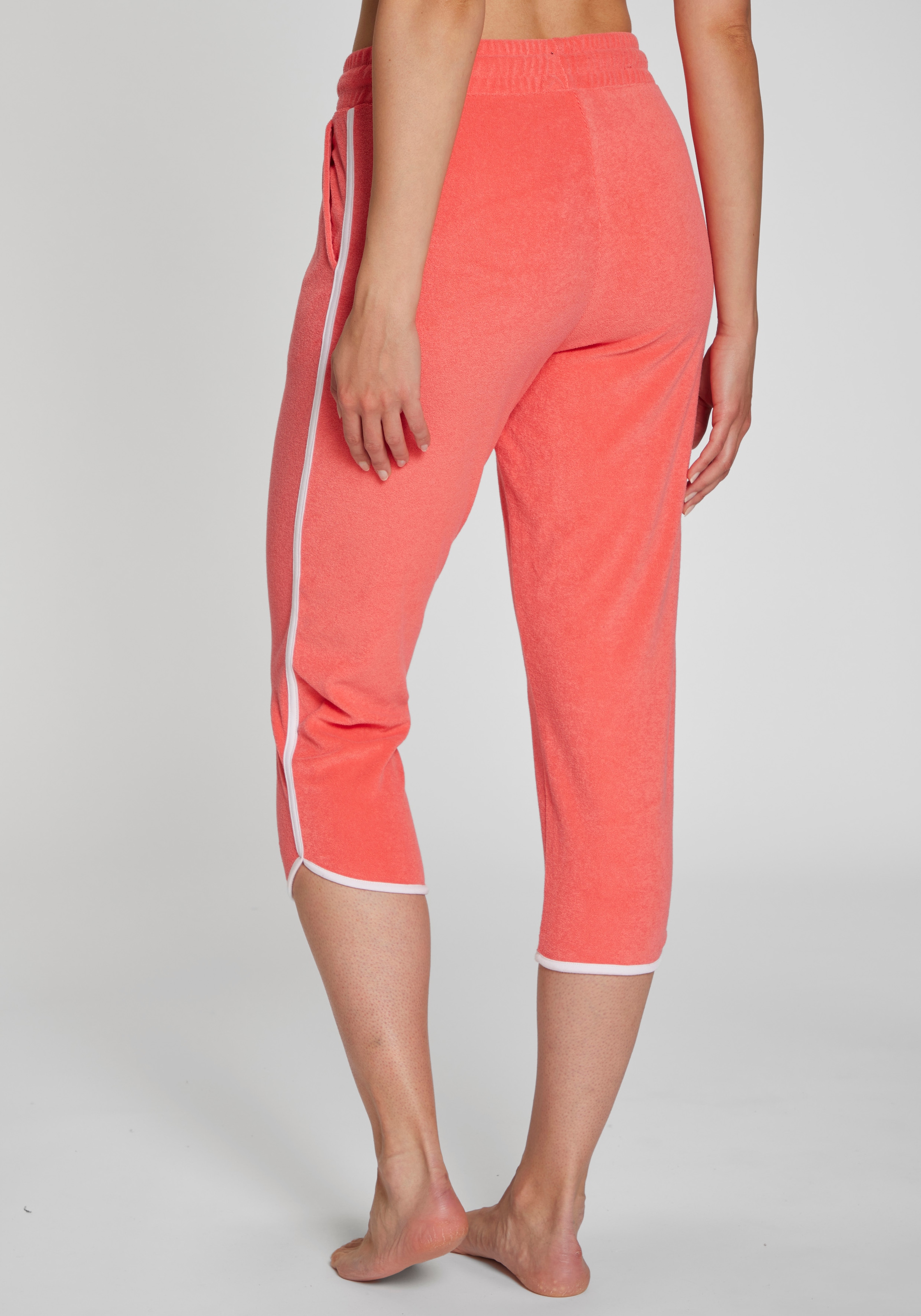 KangaROOS Relax-Caprihose  mit sportlichem Seitenstreifen und weichem Frottee Material
