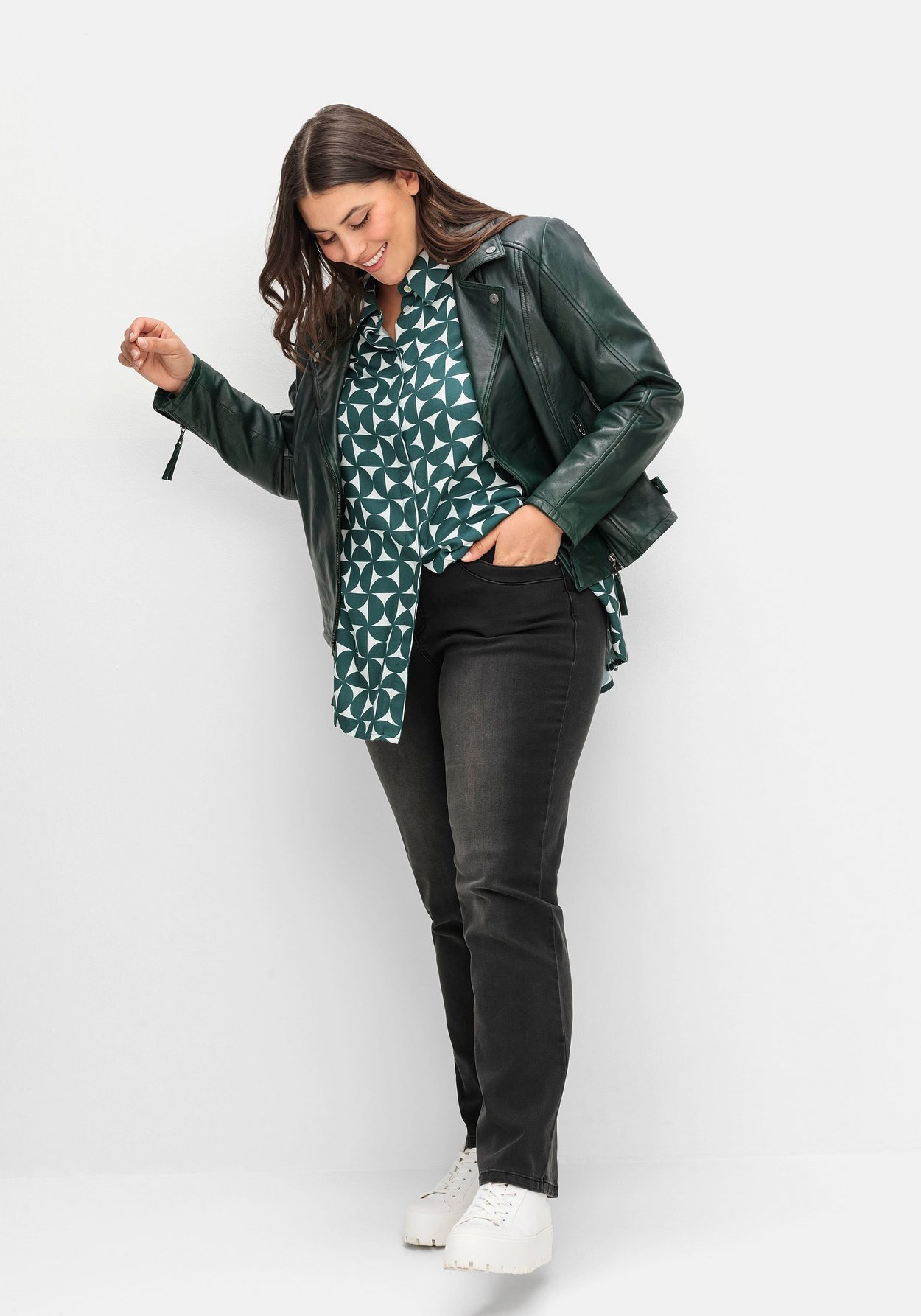 Sheego Gerade Jeans »Jeans MANUELA für eine schmale Taille und kräftige Oberschenkel«