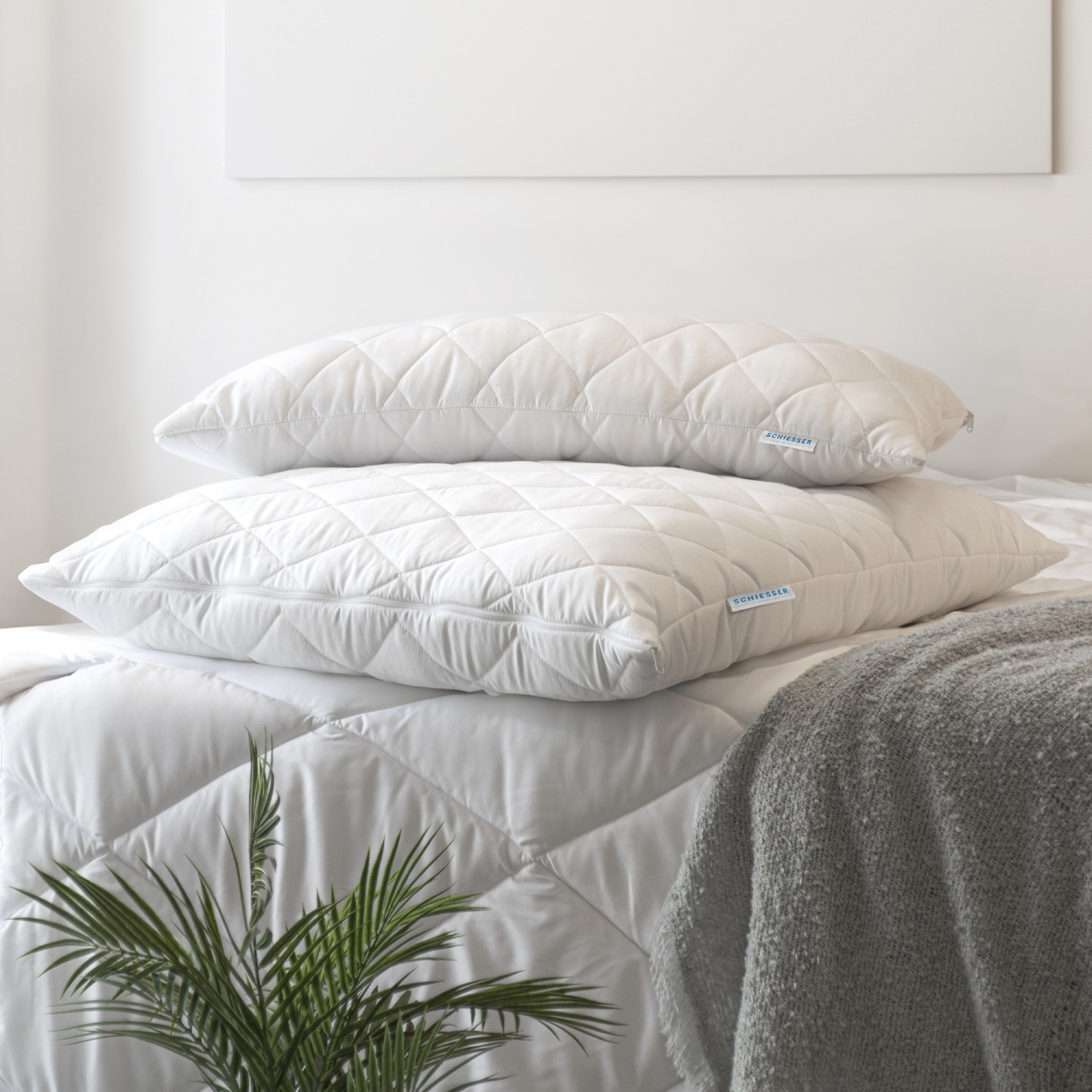Schiesser Kopfkissen »Hygge mit recycelter Füllung und individueller Höhenanpassung«, Füllung: hypoallergene Faserfüllung, Bezug: pflegeleichter Mikrofaserbezug, (Spar-Set, 1 St.), für Allergiker geeignet