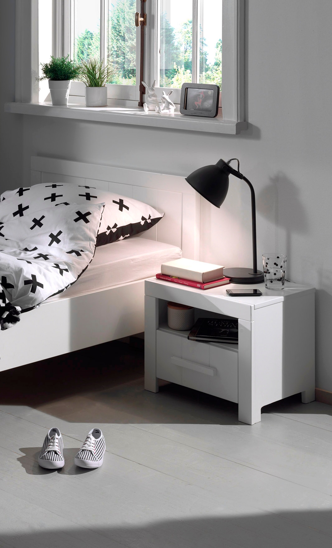 Vipack Nachtschrank Made in Europe,  Nachtkonsole mit offenem Fach und 1 Schublade, Ausf. Weiß lackiert