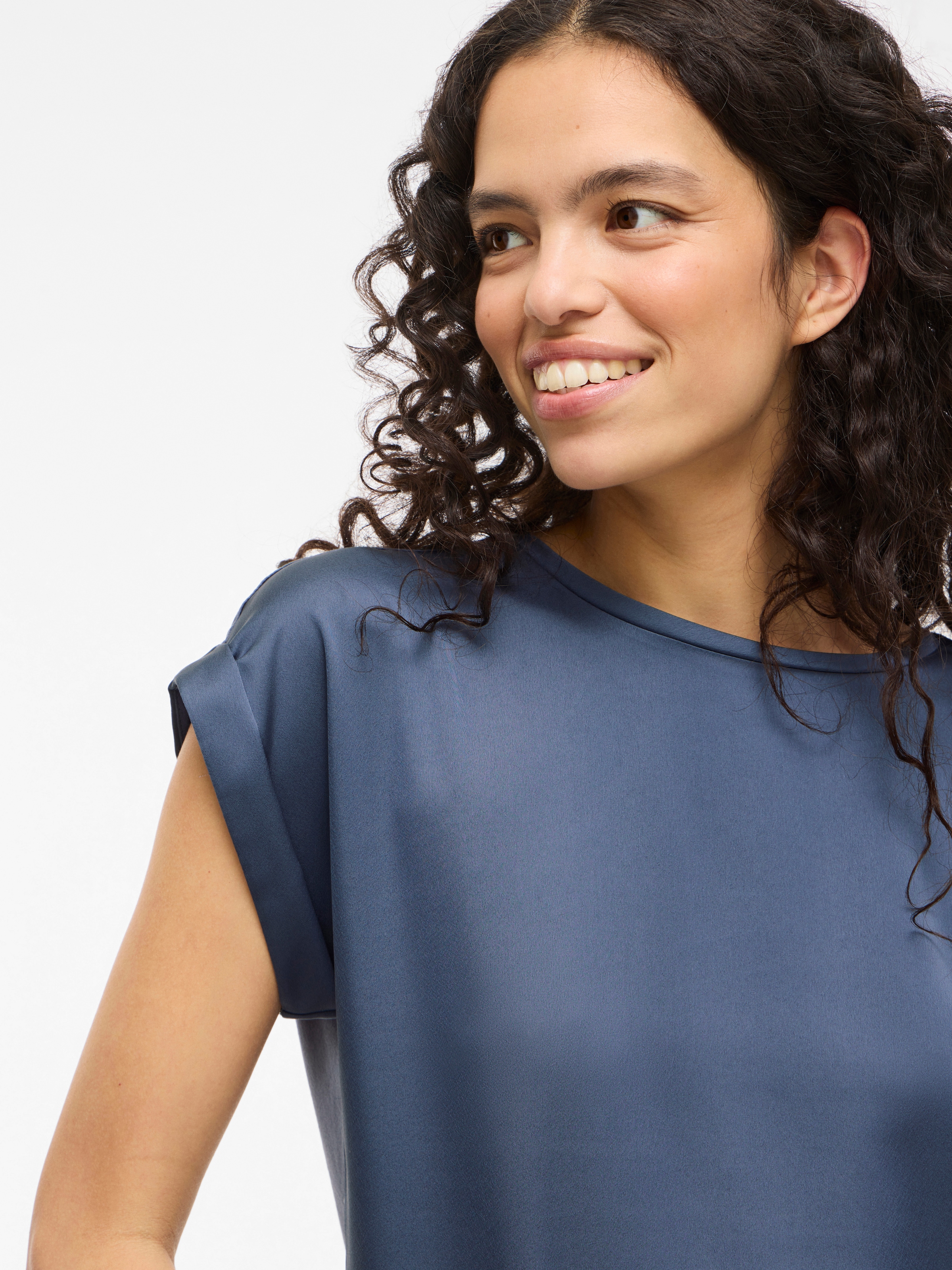 Vila Kurzarmshirt »VIELLETTE S/S SATIN TOP - NOOS«, Satin Optik