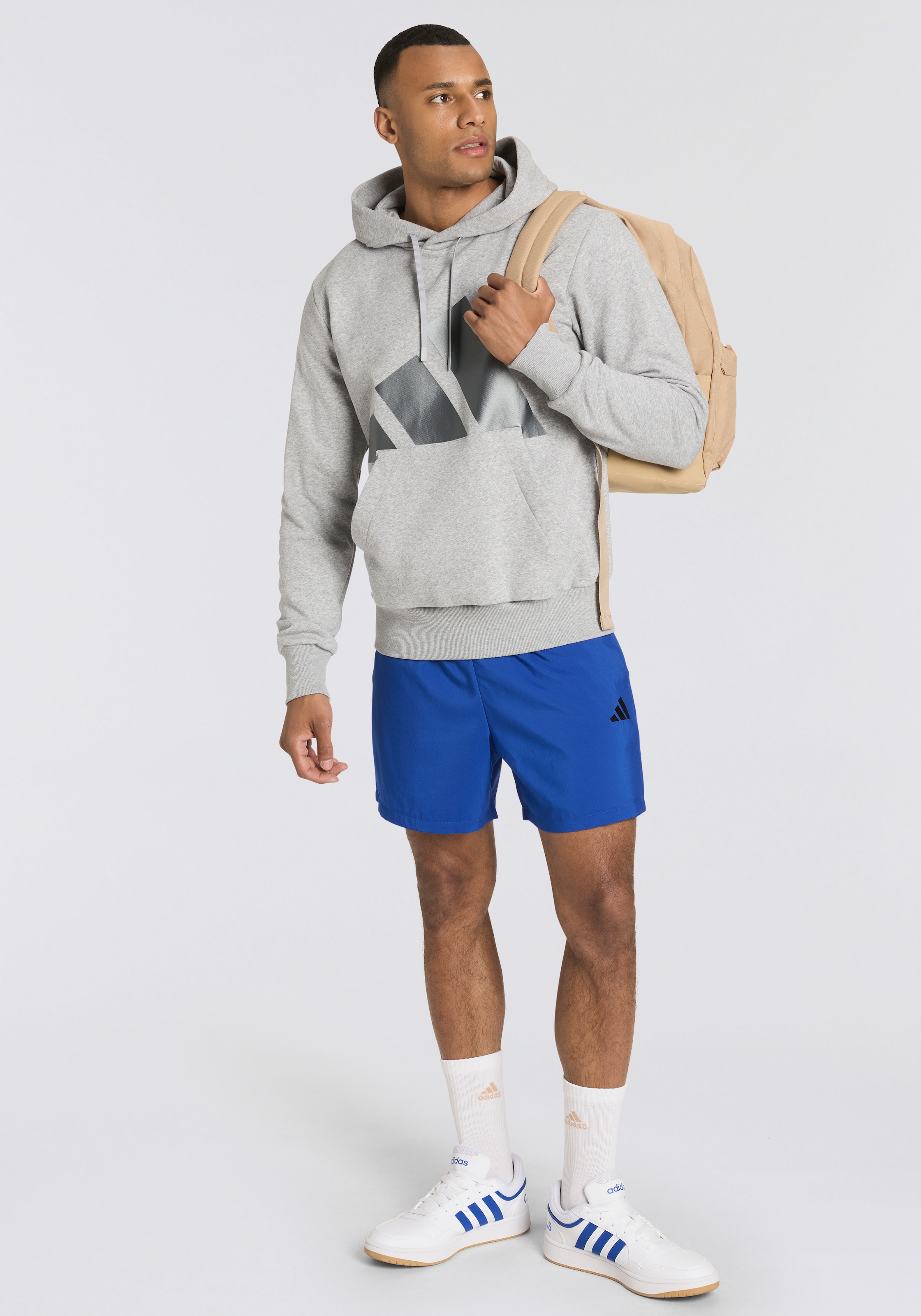 adidas Sportswear Kapuzensweatshirt »HOLIDAY 3S HOODIE«, mit großem BOS Branding, festliches Design, mit Rundhalsausschnitt
