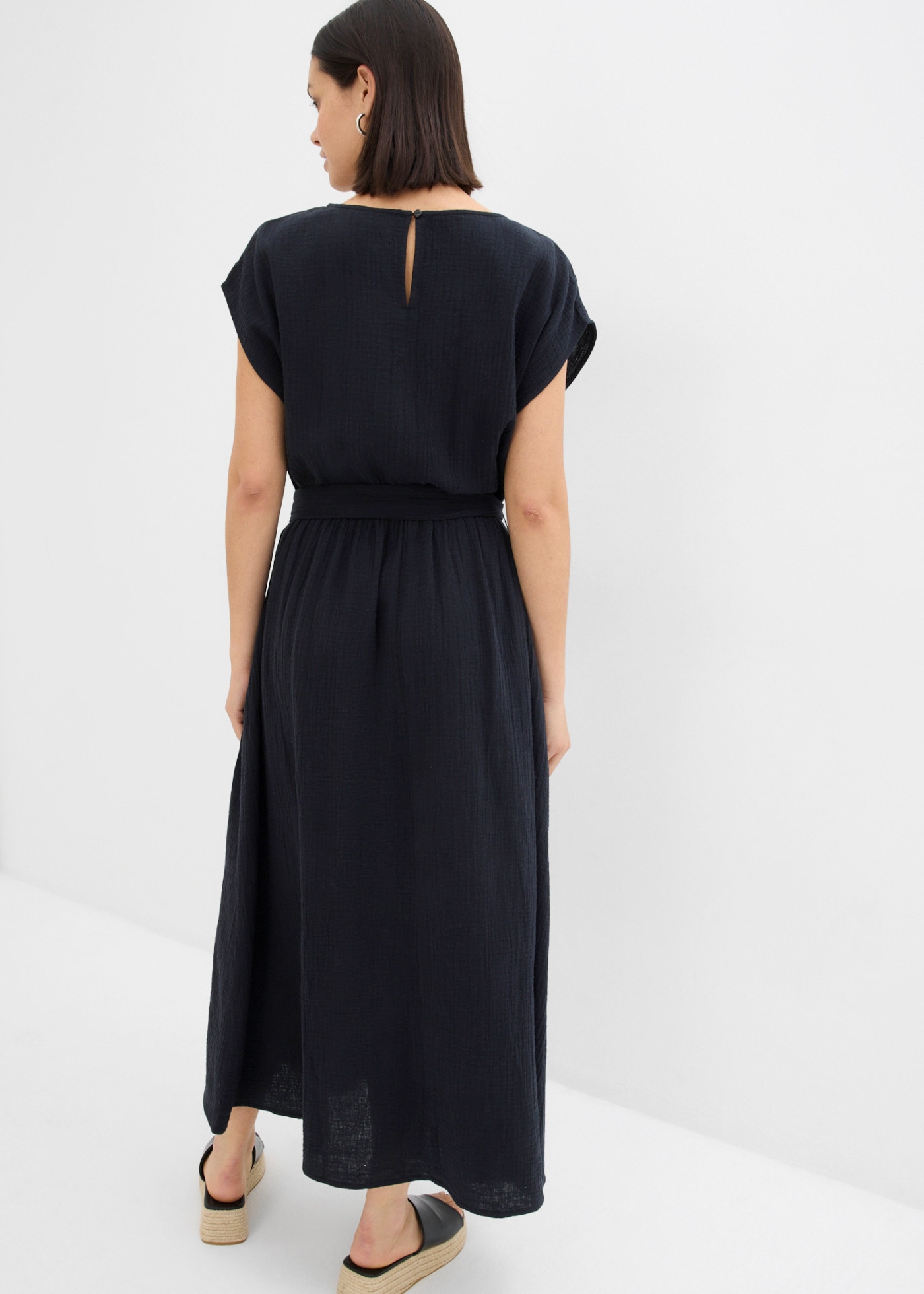 bonprix Midikleid aus Musselin, mit Rundhalsausschnitt und Schlitz am Rückenausschnitt