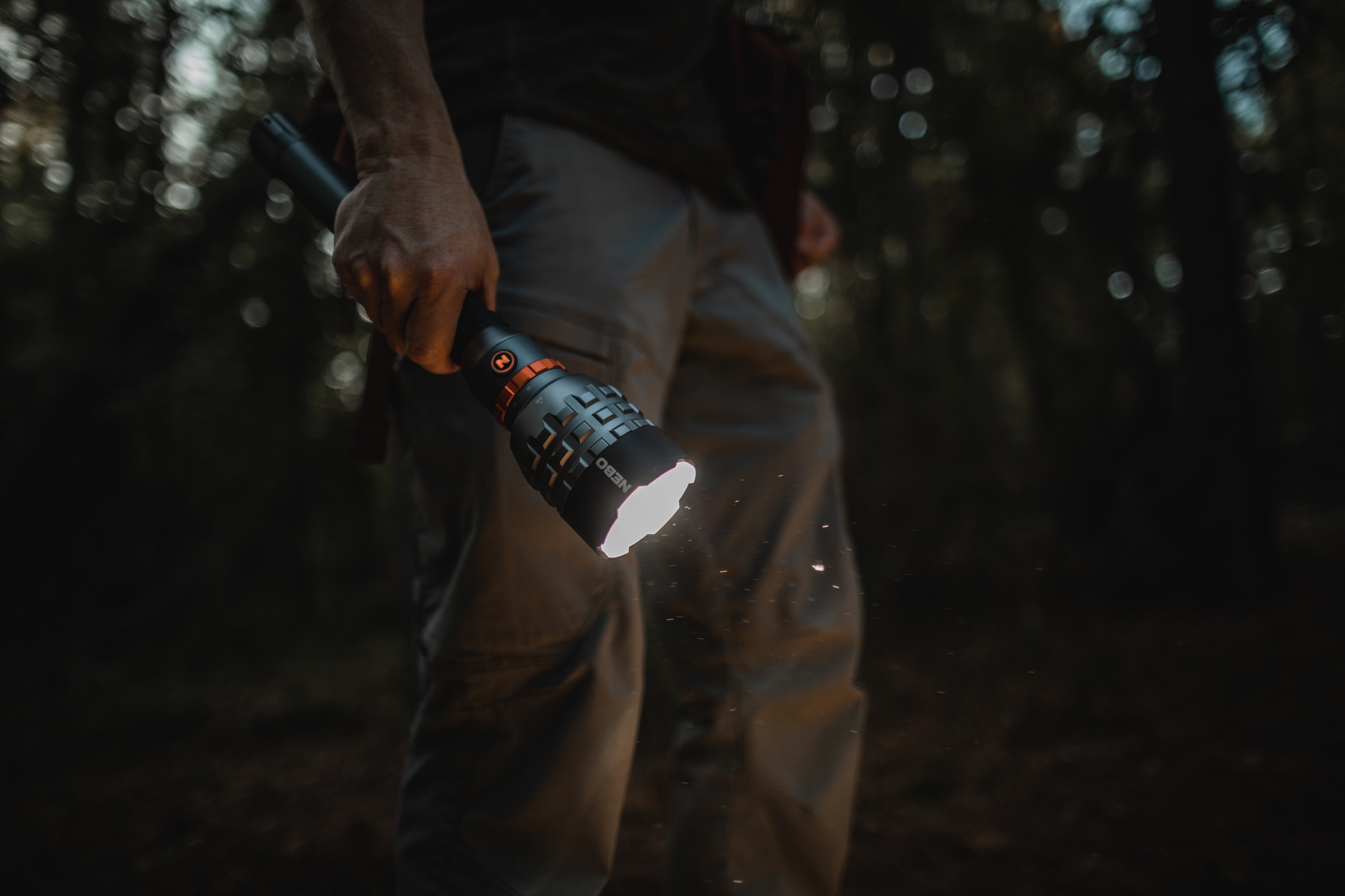 NEBO LED Taschenlampe »DAVINCI™ 18000«, wiederaufladbar, extreme Leuchtkraft, 2-fach Zoom, Powerbank-Funktion