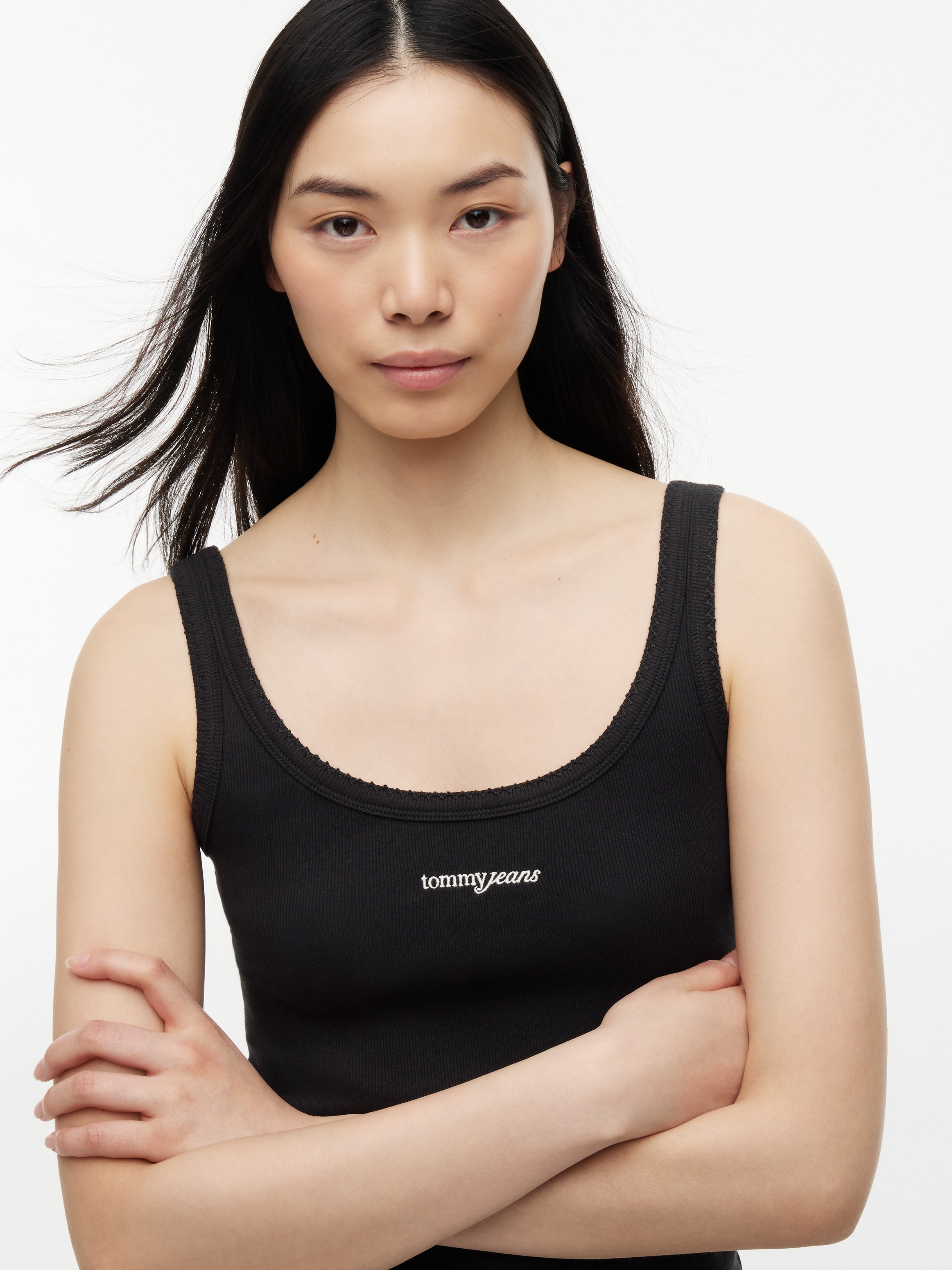 Tommy Jeans Trägertop »TJW SLIM SCRIPT RIB TANK« Baumwollmischung, slim fit, in gerippter Struktur, Logoschriftzug