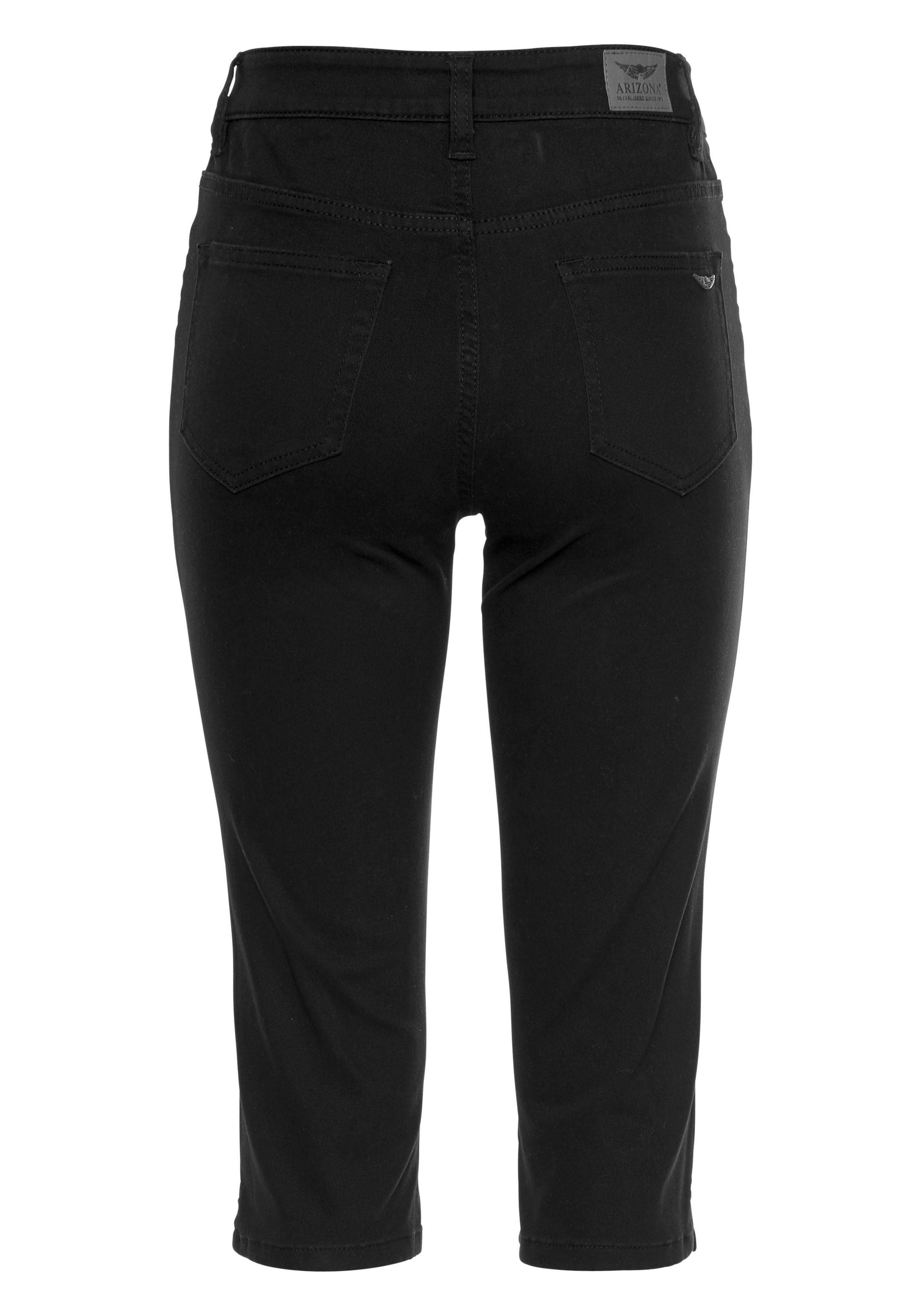 Arizona Caprijeans »mit Schlitz am Saum«, schmale Passform, mit stylischen Nieten, hohe Taille