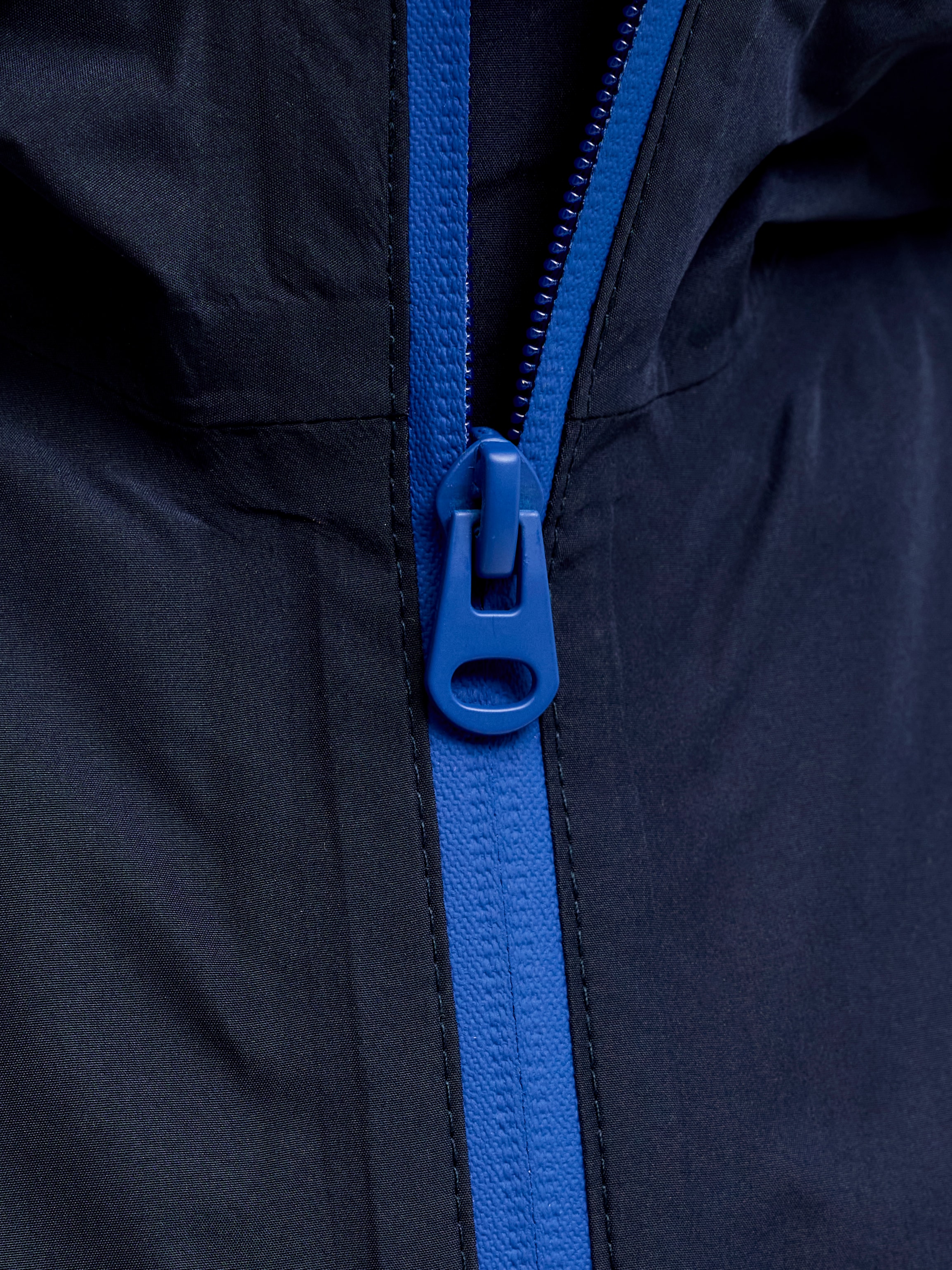 Jack & Jones Junior Regenjacke »JJEFLYNN RAIN JACKET SN JNR« mit Kapuze