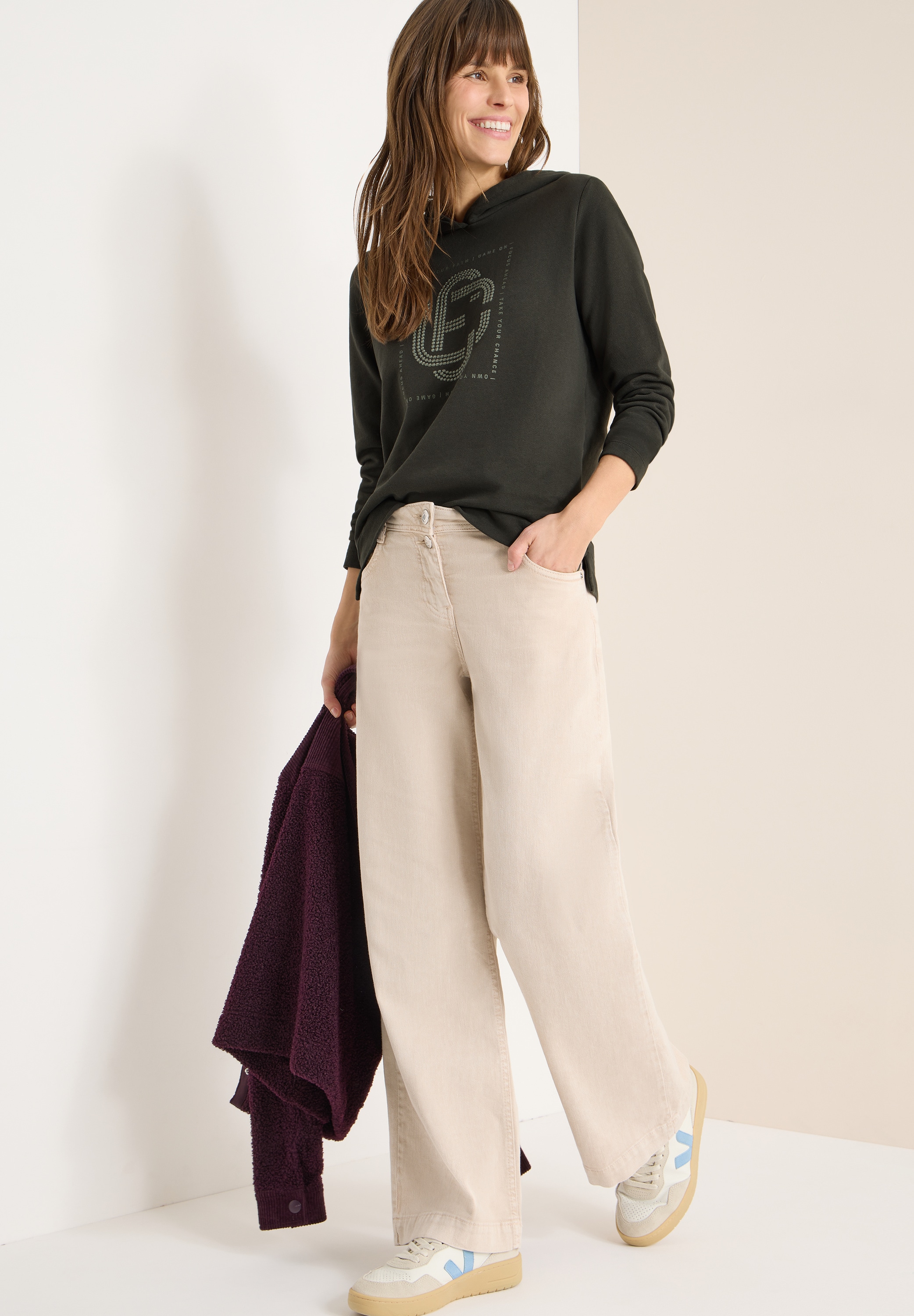 Cecil Hoodie , Tonales Artwork mit Schmucksteinen
