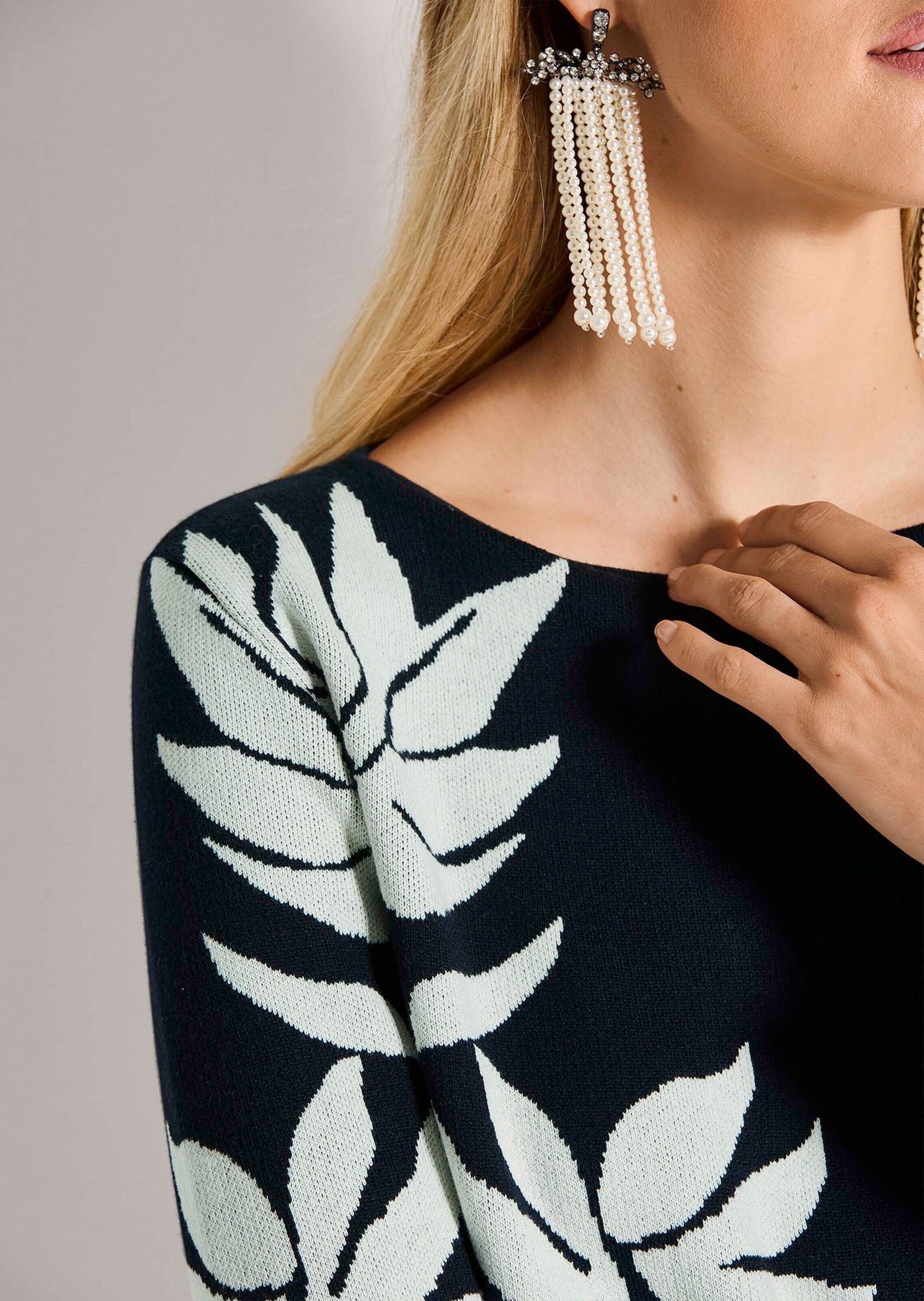 MADELEINE Longpullover »Feinstrickpullover Jacquardpullover mit floralem Muster« Jacquardmuster