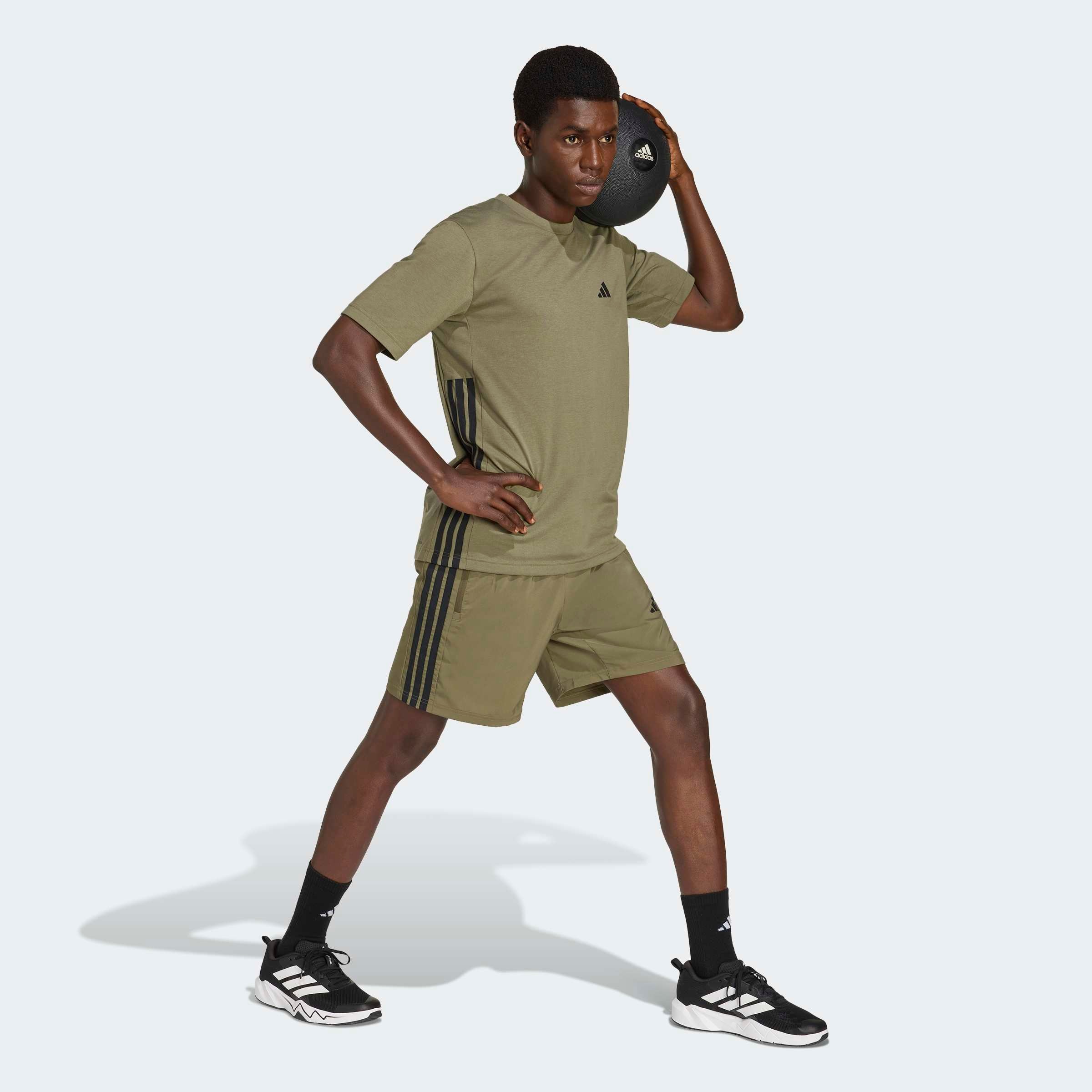 adidas Performance Shorts »WORKOUT ESSENTIALS BASE 3 STRIPES WOVEN«  normal-weit, für Fitness und Sportmode, sportlich, aus Polyester