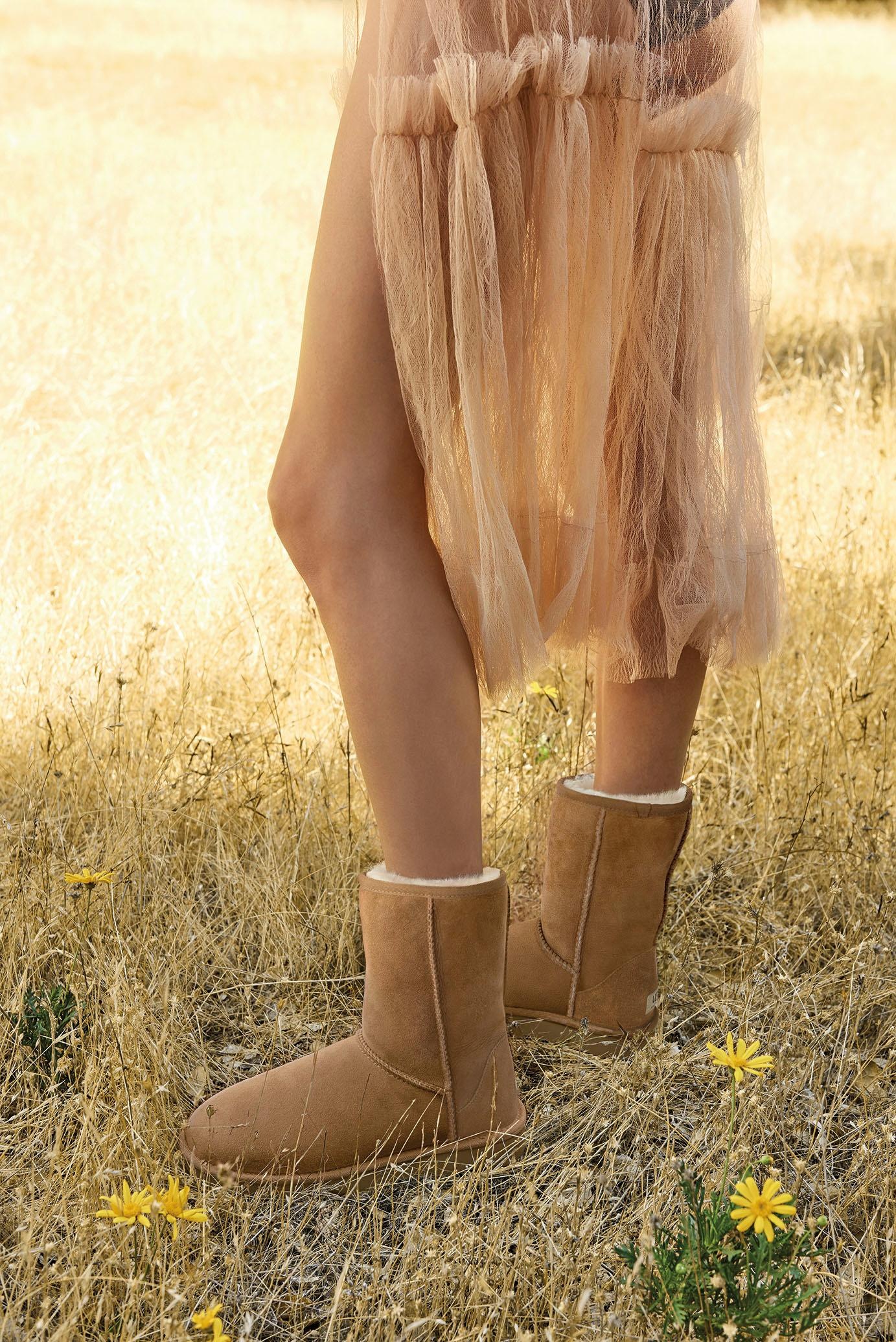 UGG Winterboots »Classic Short 2«, Stiefel, Schlupfstiefel in klassischem Design