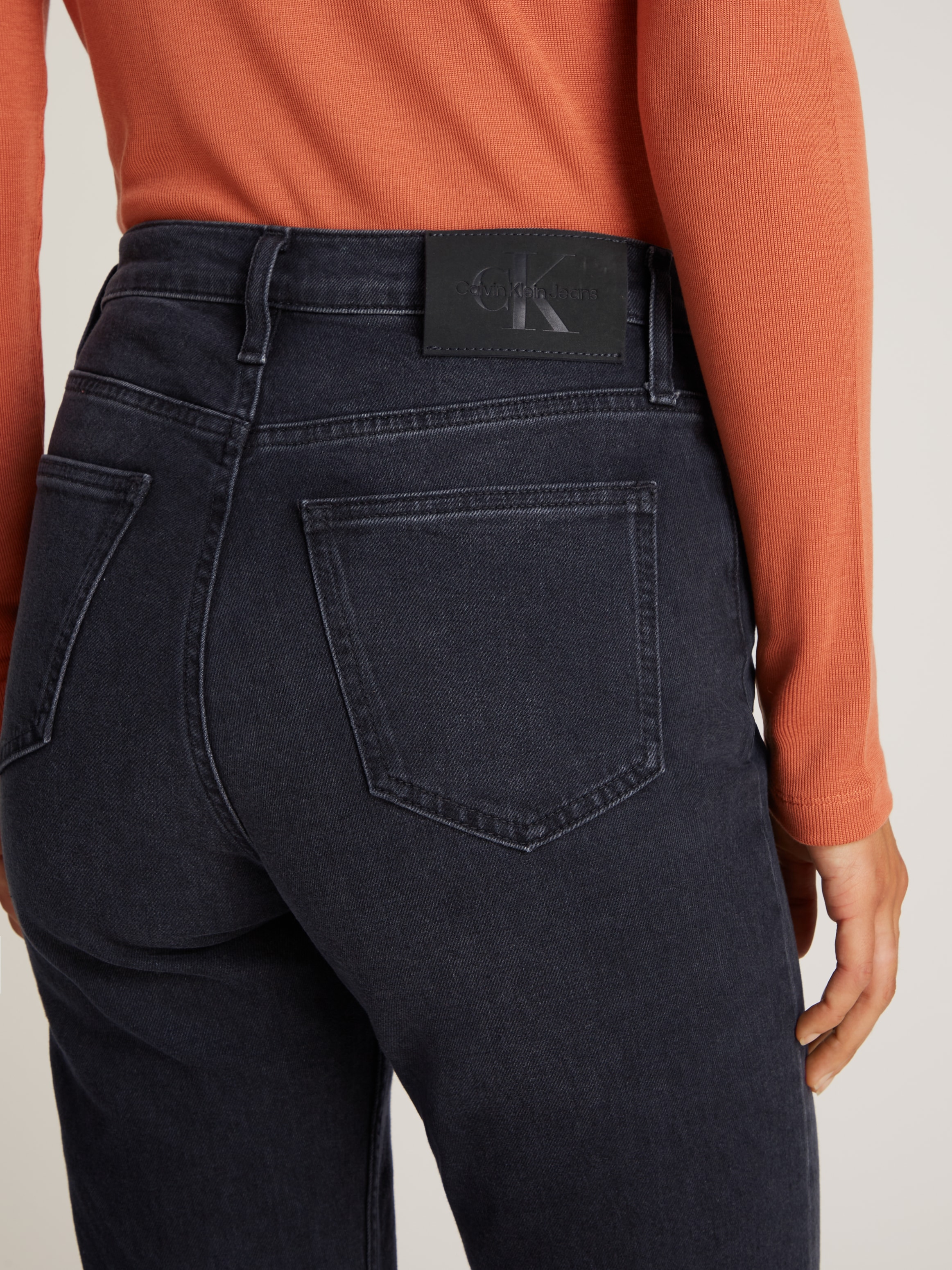 Calvin Klein Jeans Mom-Jeans »MOM JEAN«, mit Coinpocket, Logodruck