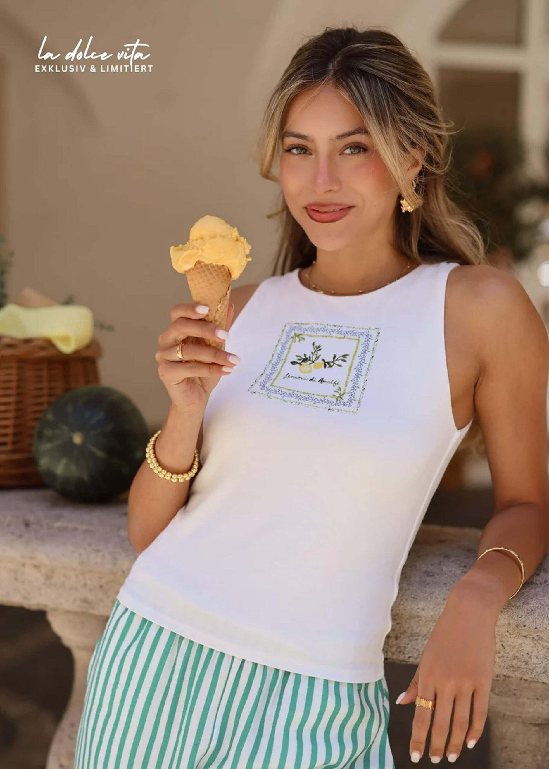 SASSYCLASSY T-Shirt »Ärmelloses Top mit Lemon-Print« Stilvolles Viskose Top in schlichtem Schnitt mit Rundhals Weiß