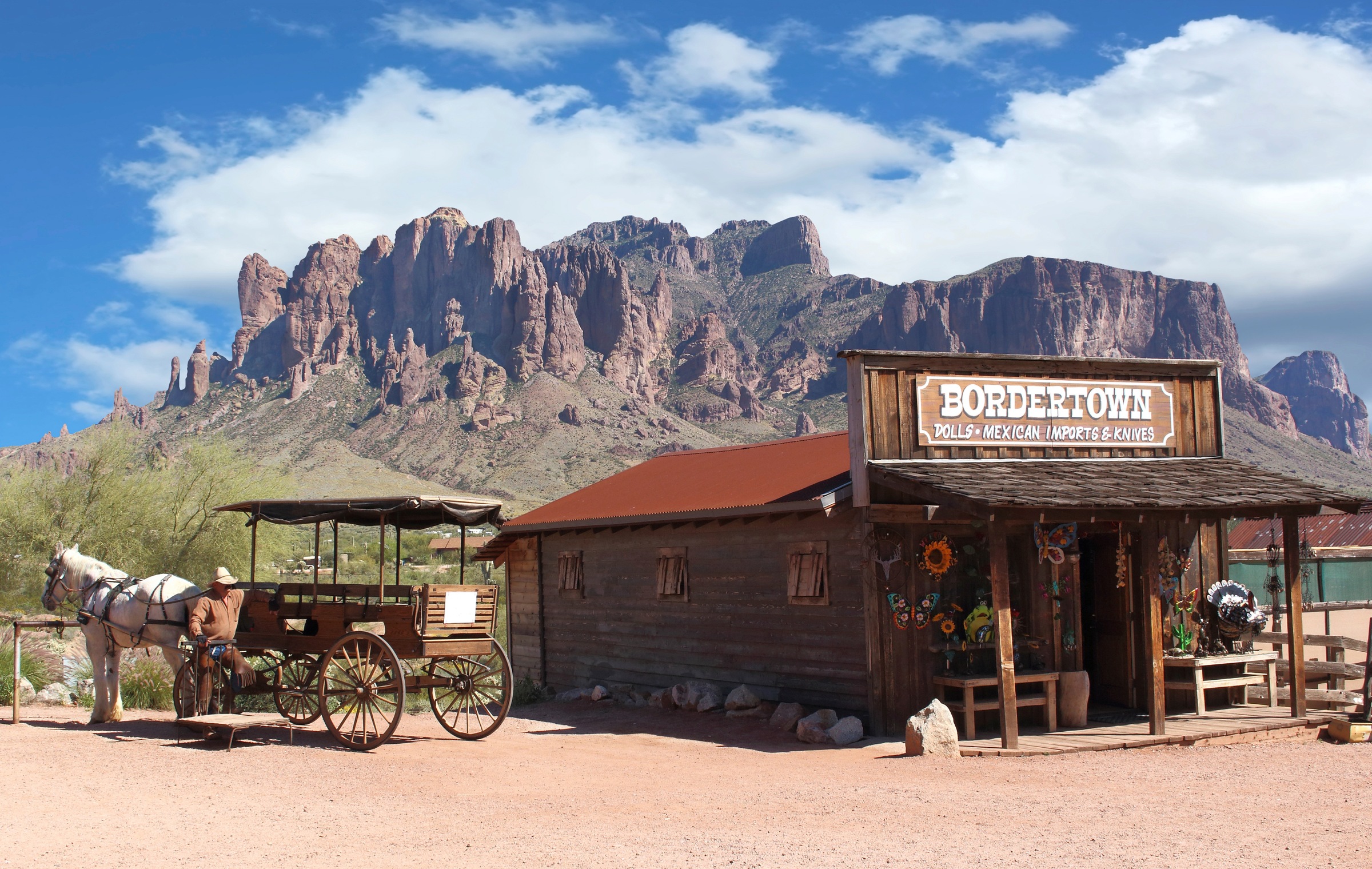 Papermoon Fototapete »WILDE WESTEN-NATUR LANDSCHAFT SALOON PFERD BERGE TAPETE«