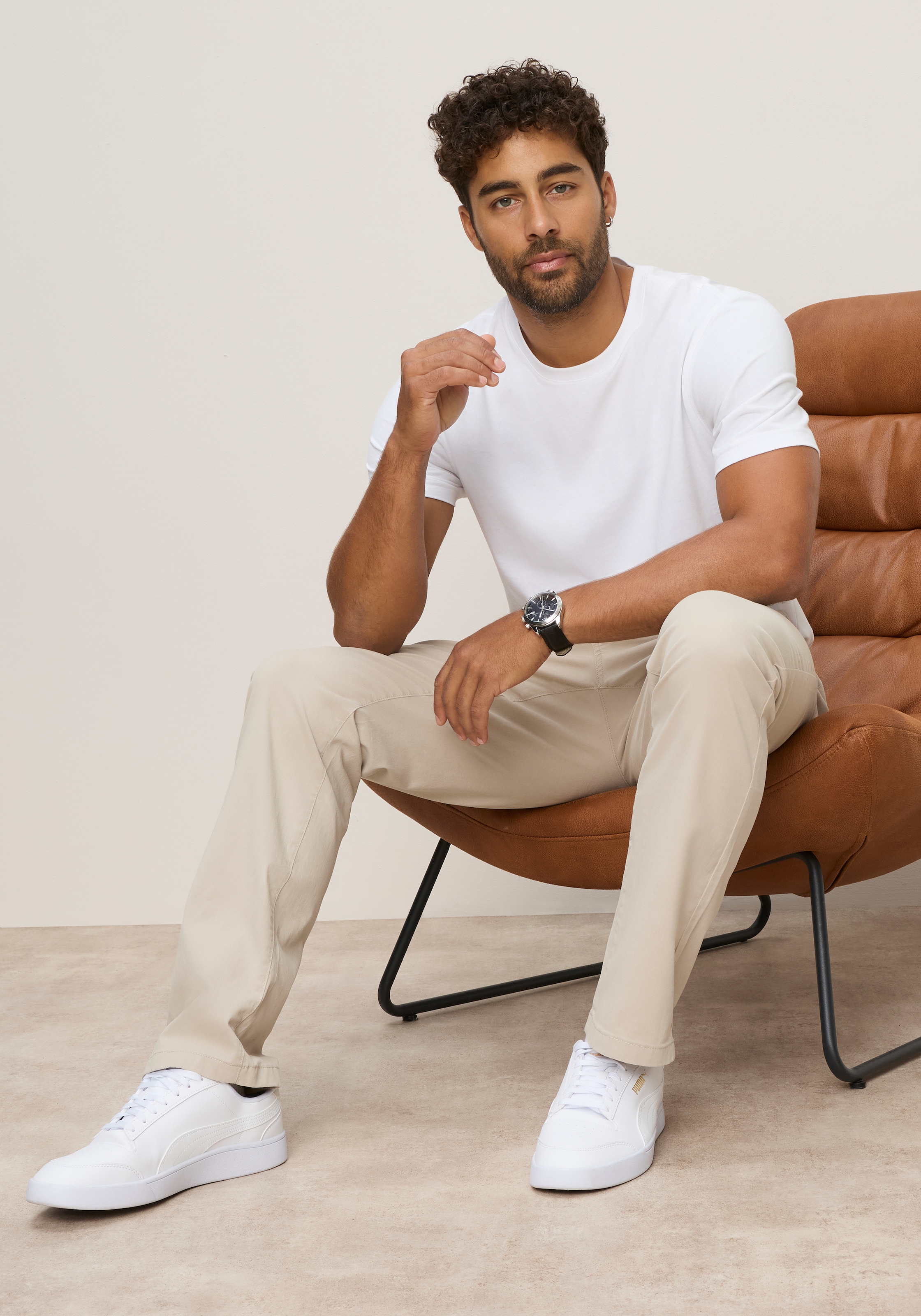 Man's World Chinohose »"Classic Fit" mit verdecktem Dehnbund«  Das Must-have der Saison: Klassische Chino, angesagte Farben