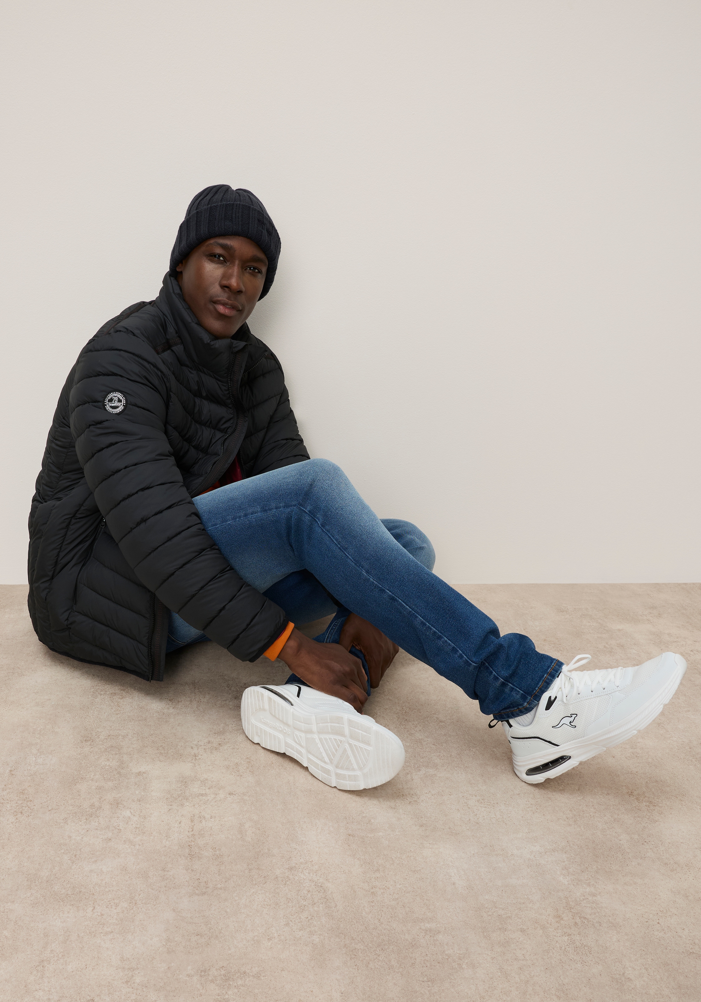 KangaROOS Steppjacke figurumspielende Passform, hüftlange Schnittform, mit Reißverschluss