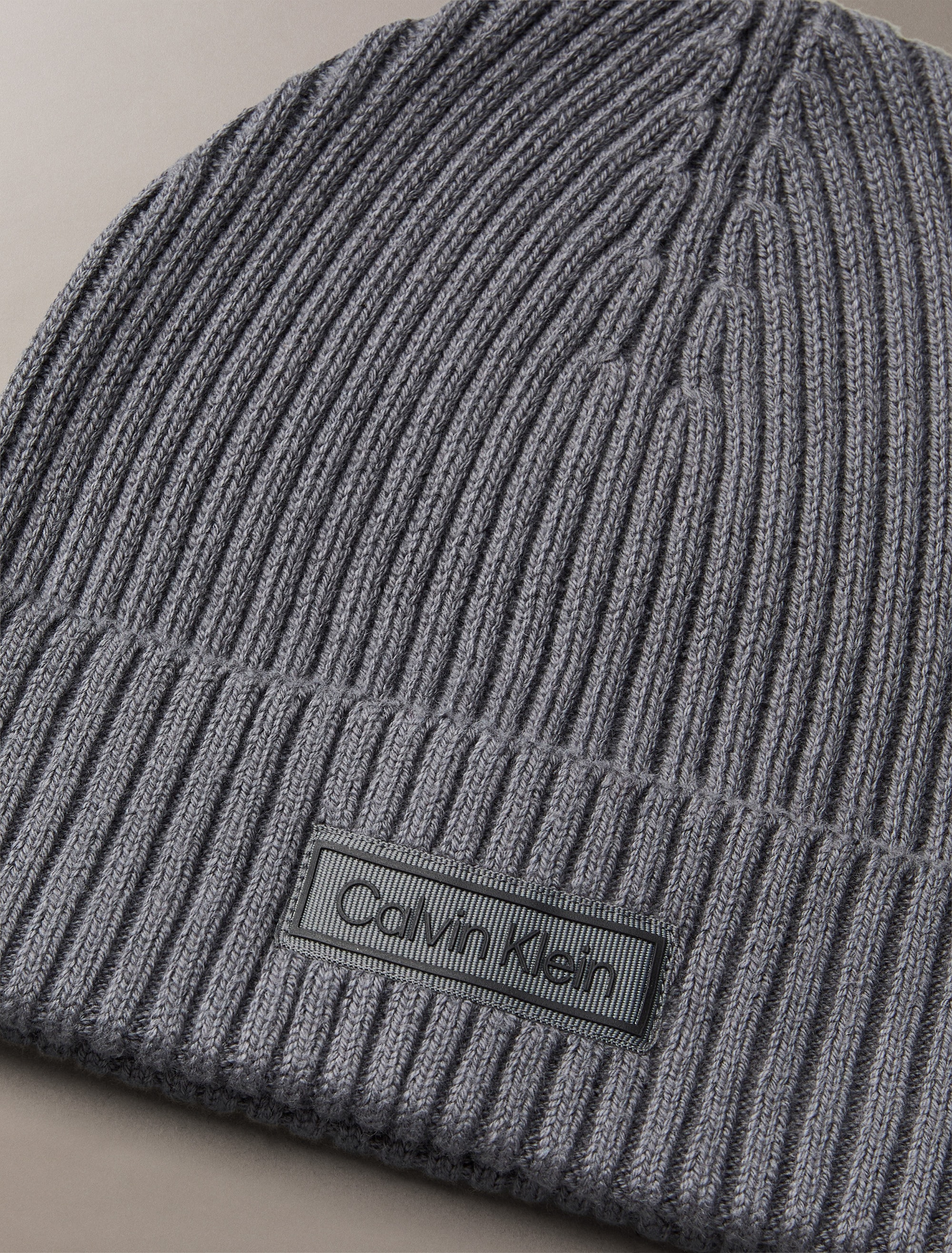 Calvin Klein Strickmütze »PATCH CHUNKY RIB COTTON BEANIE«, mit Markenlogo
