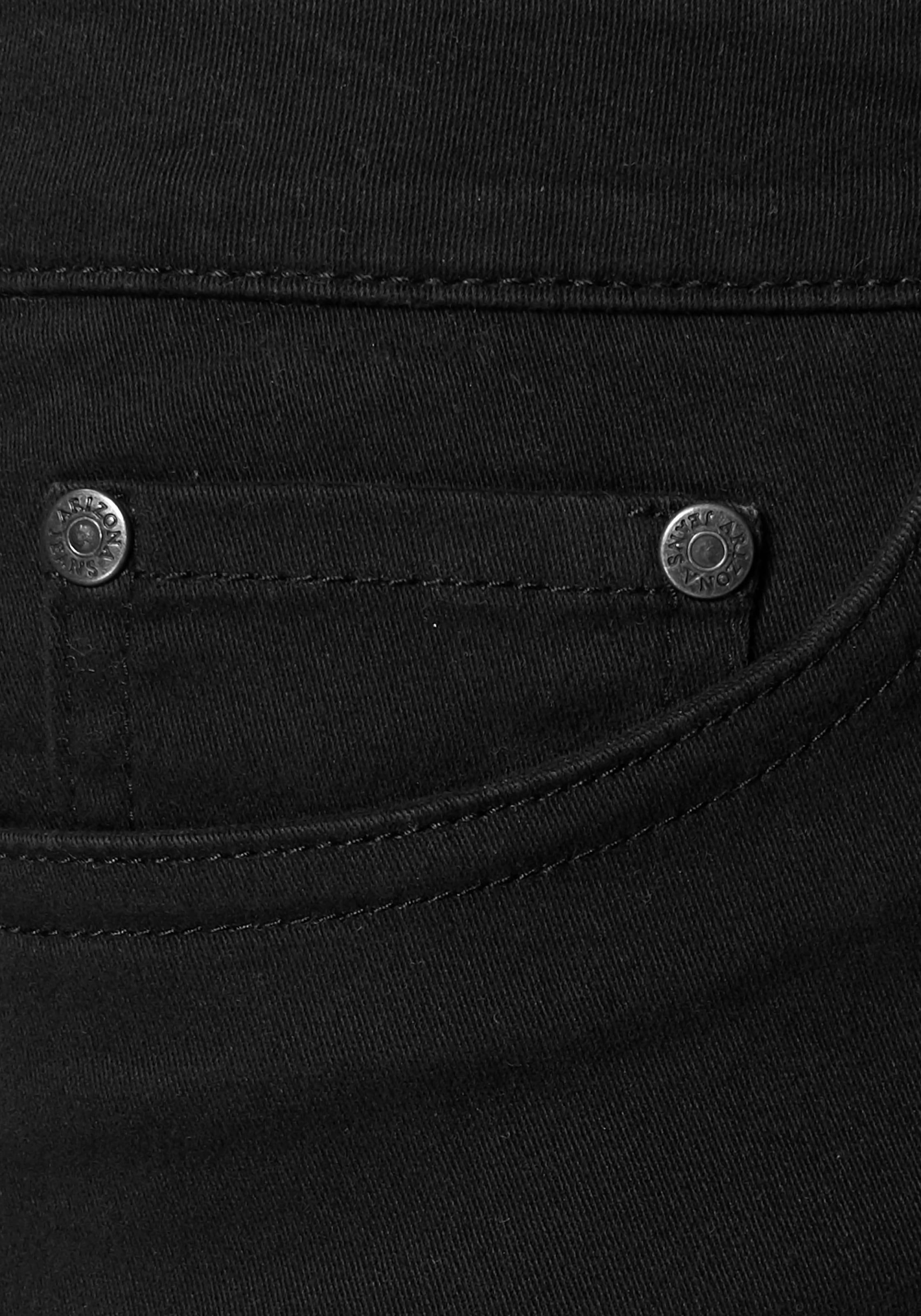 Arizona Caprijeans »mit Schlitz am Saum«, schmale Passform, mit stylischen Nieten, hohe Taille