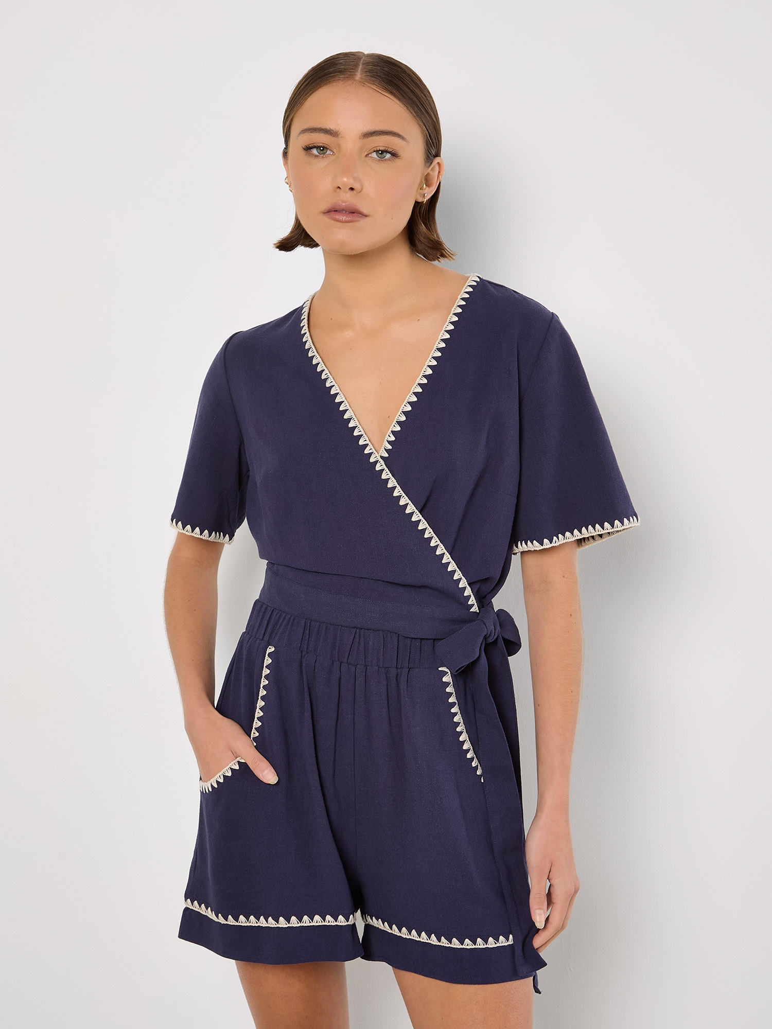 Apricot Wickelbluse »Bluse« mit besticktem Saum