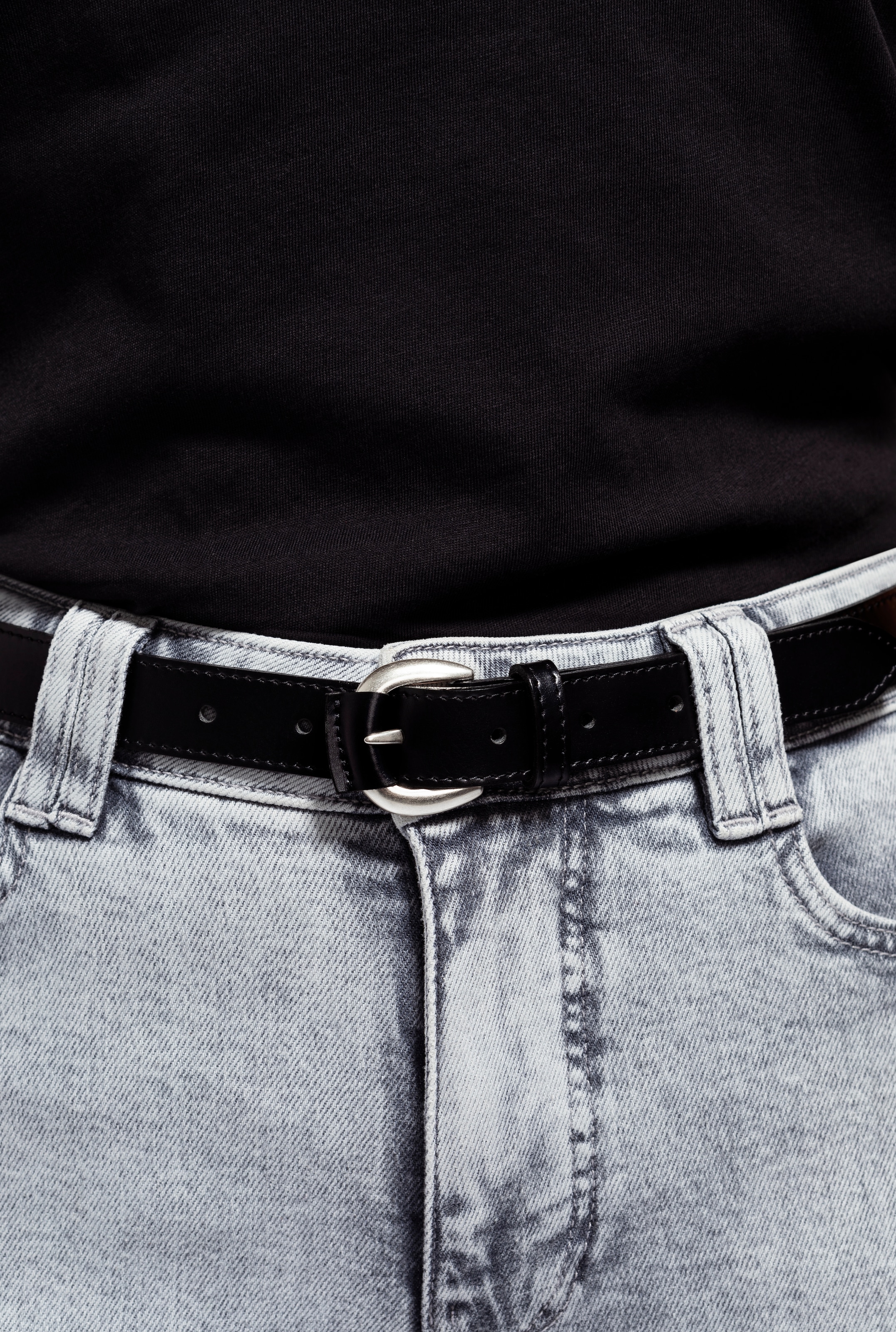 Tamaris Ledergürtel aus Leder teilbezogene Dornschließe