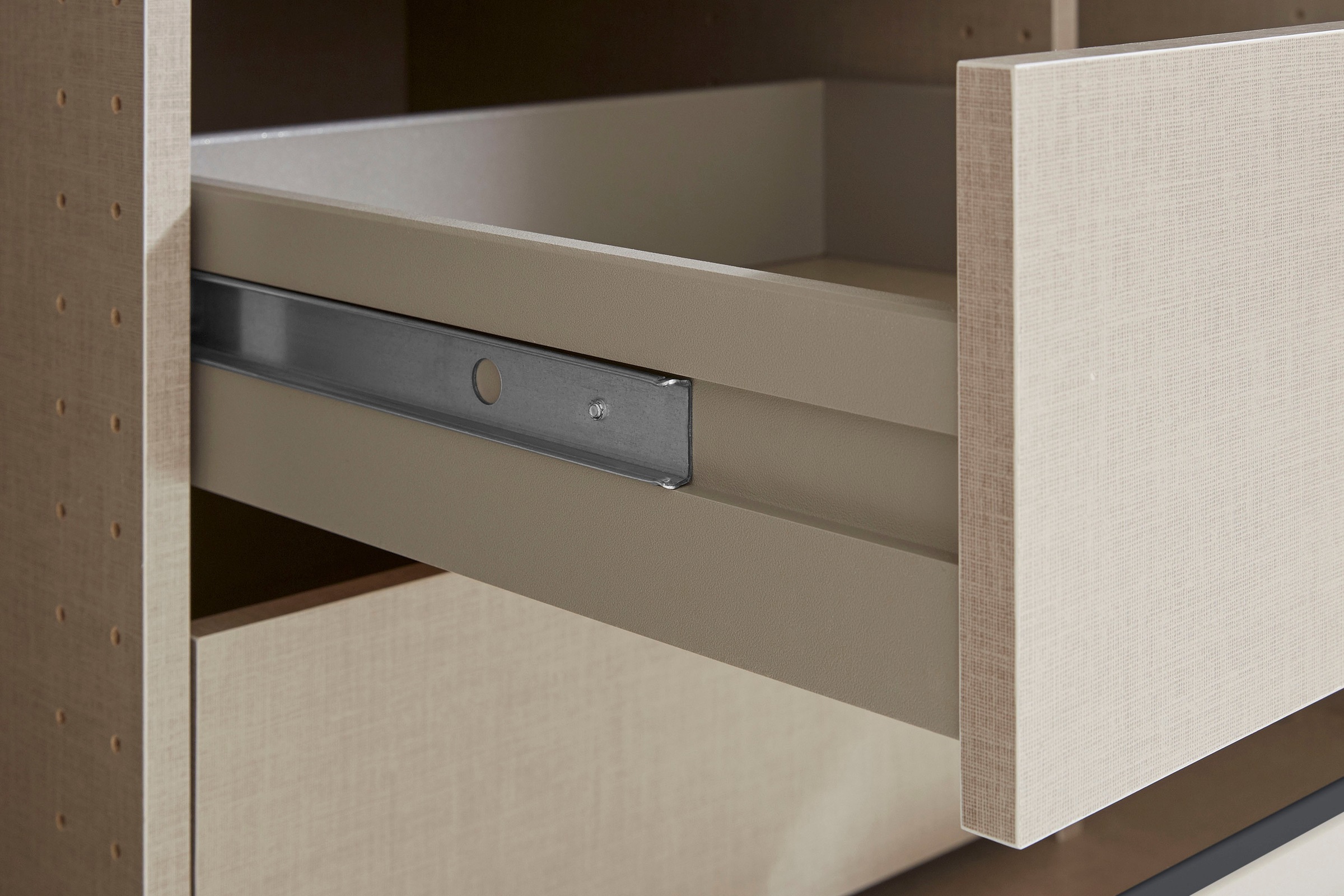 rauch Drehtürenschrank »Kleiderschrank Schrank Garderobe TOPSELLER OTELI inkl. Inneneinteilung«, (erhältlich in Breiten 91-360 cm, ab Breite 136cm inkl. Innenschubladen), mit zusätzlichen Einlegeböden, optional mit Spiegel MADE IN GERMANY