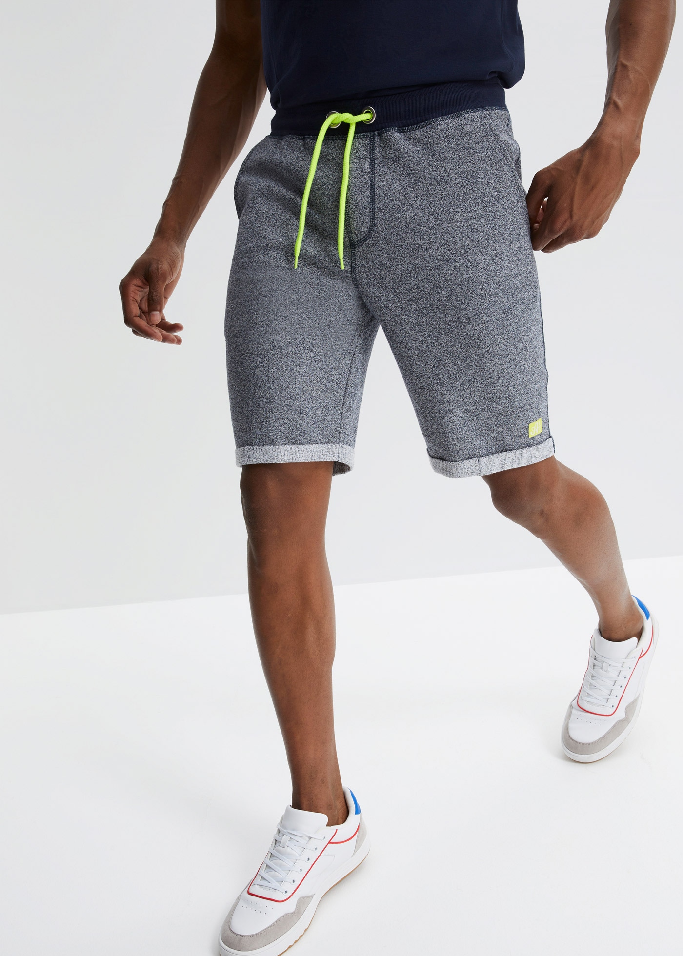 bonprix Sweatbermudas  aus Baumwolle und Polyester, Regular Fit, mit Print-Design