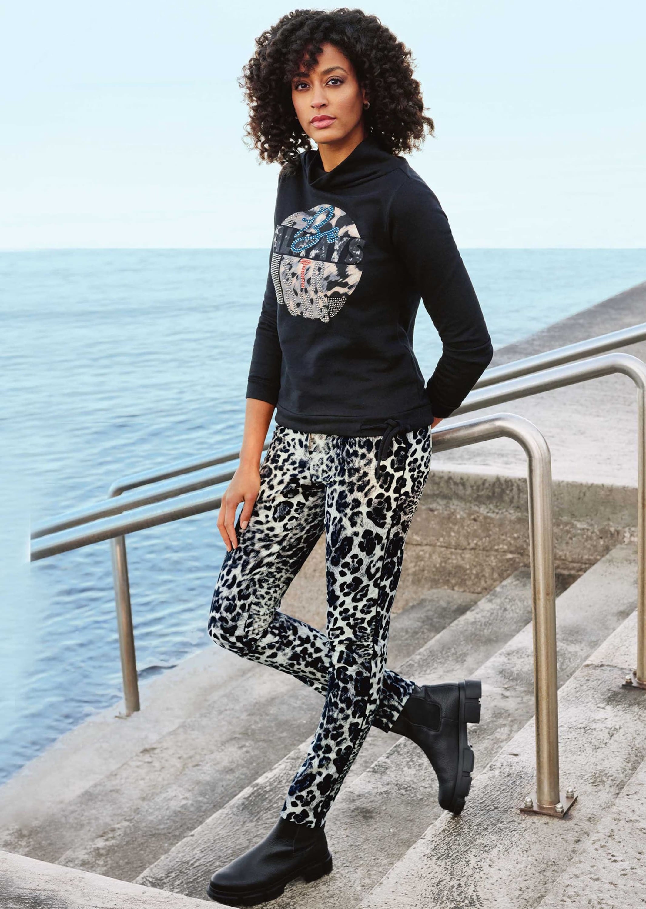 MADELEINE Langarmshirt »Sweatshirt mit PRIVACY-Logo-Print Bedrucktes Sweatshirt mit Glanzakzenten«