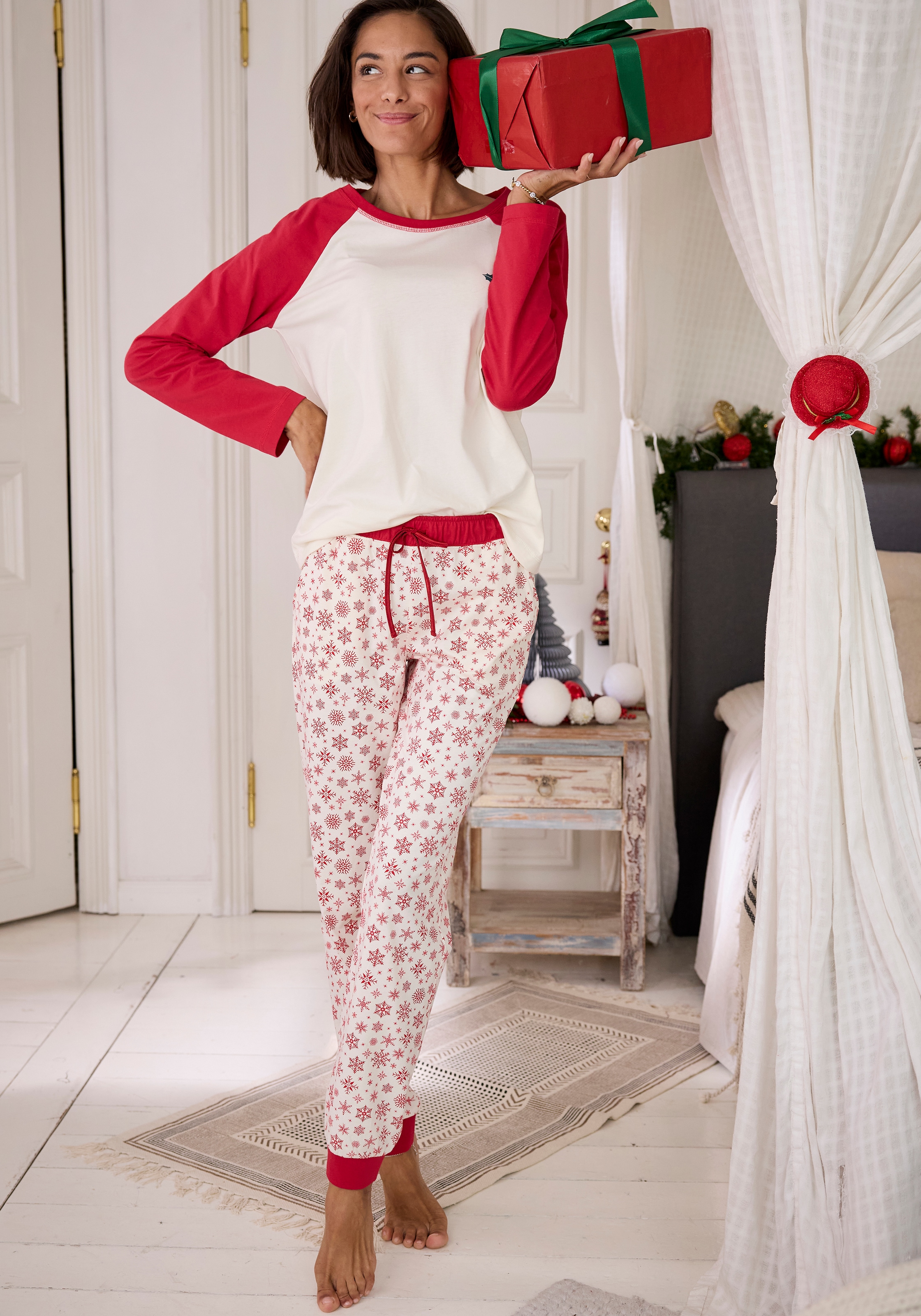 LASCANA Schlafanzug, mit winterlichen Motiven