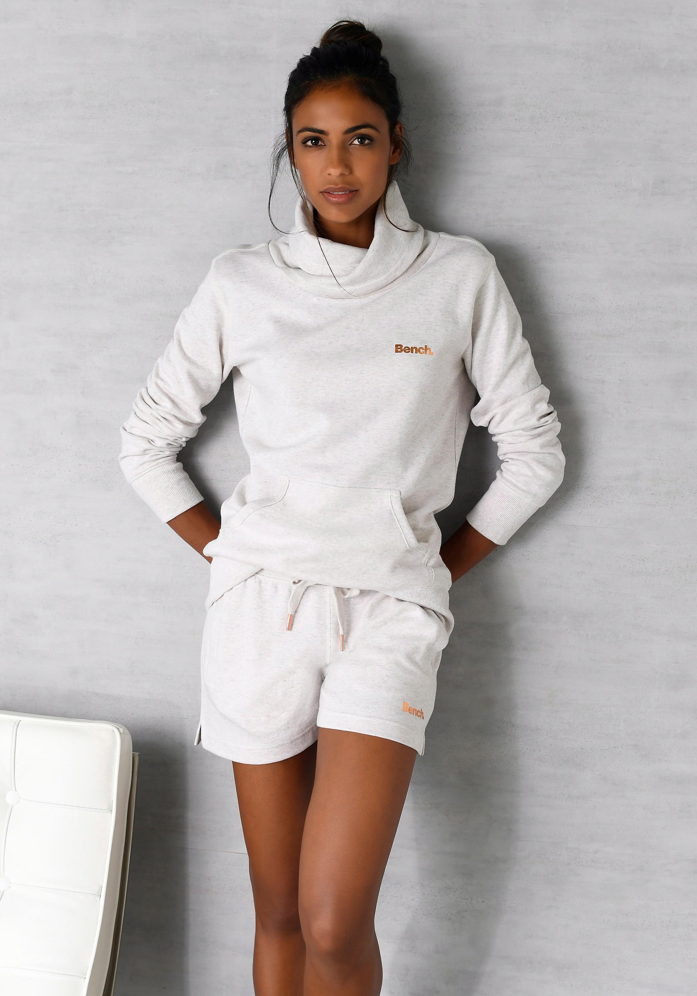 Bench. Loungewear Longsweatshirt »mit Stehkragen in Layeroptik«, und Kängurutasche, Loungewear, Loungeanzug