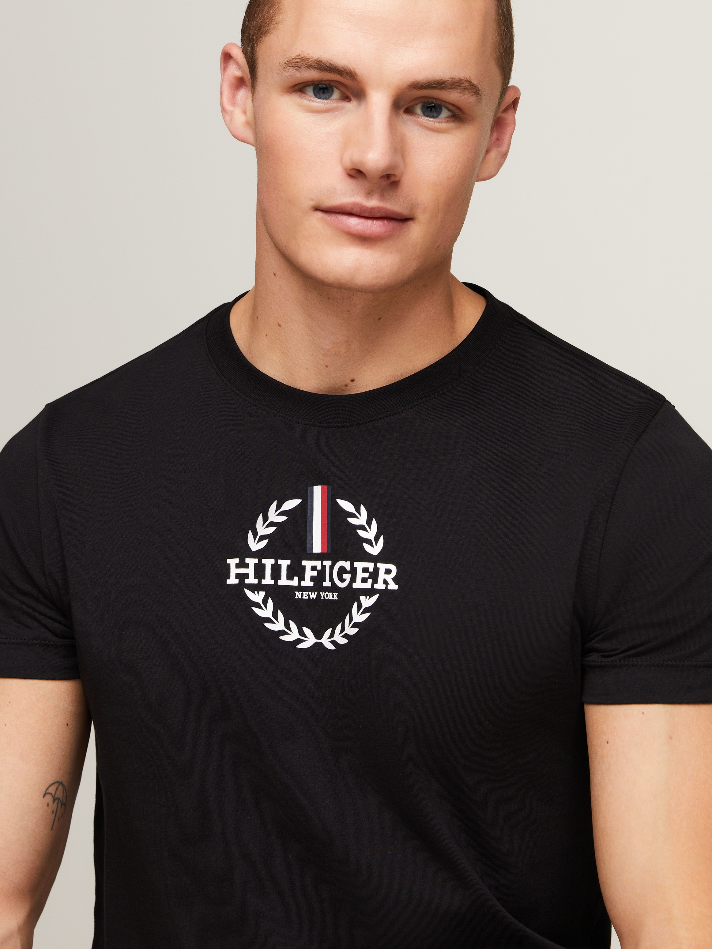 Tommy Hilfiger T-Shirt »GLOBAL STRIPE Online Shop im WREATH TEE« OTTO